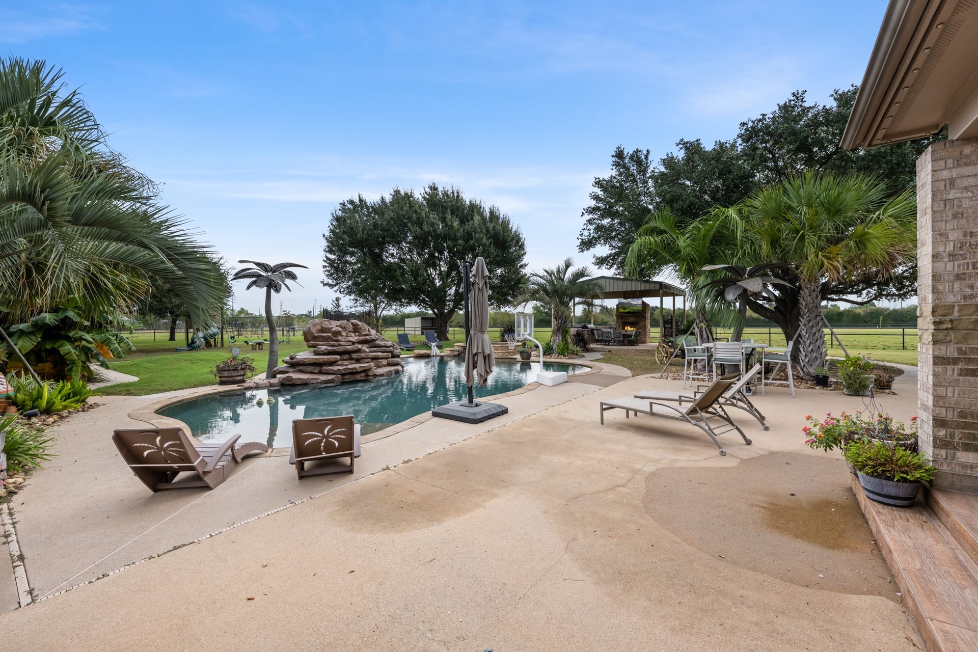 28030 Betka Road, Hockley, TX 77447 plenty of area to lay out