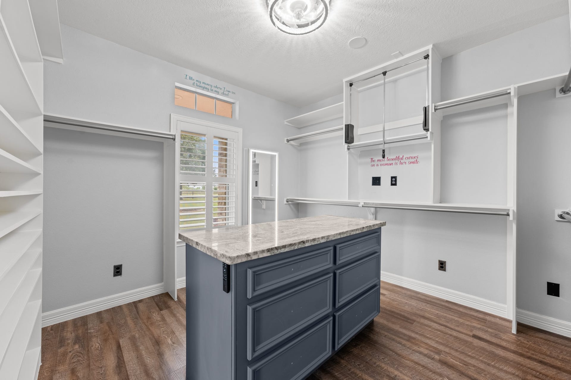 28030 Betka Road, Hockley, TX 77447 fabulous custom built closet, organization, built ins