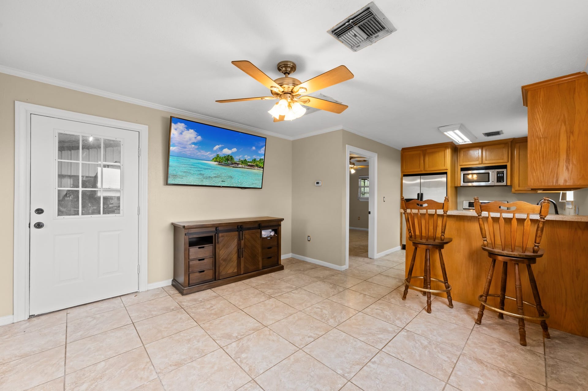 28030 Betka Road, Hockley, TX 77447 apartment living room