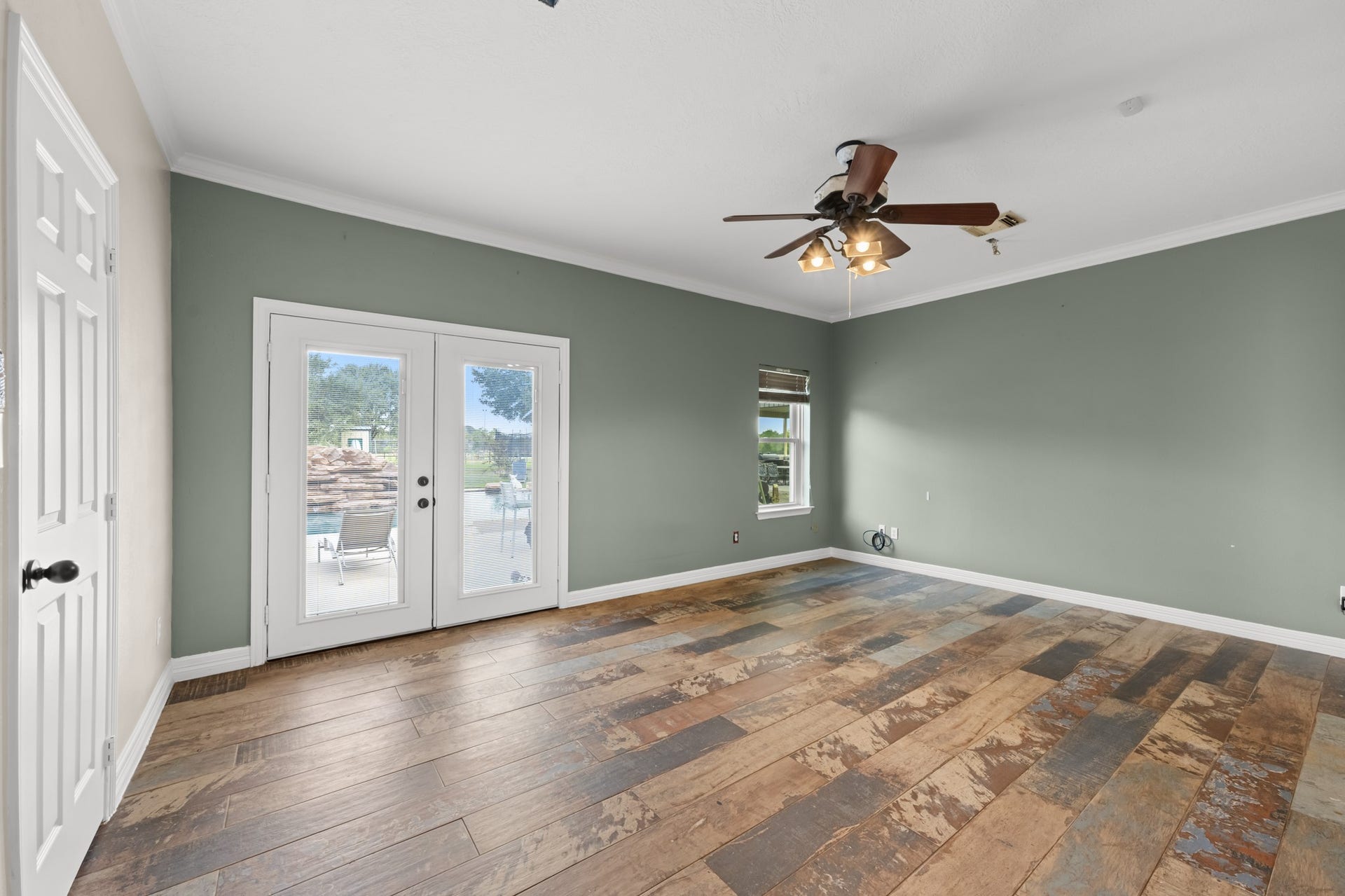 28030 Betka Road, Hockley, TX 77447 access to pool from primary bedroom