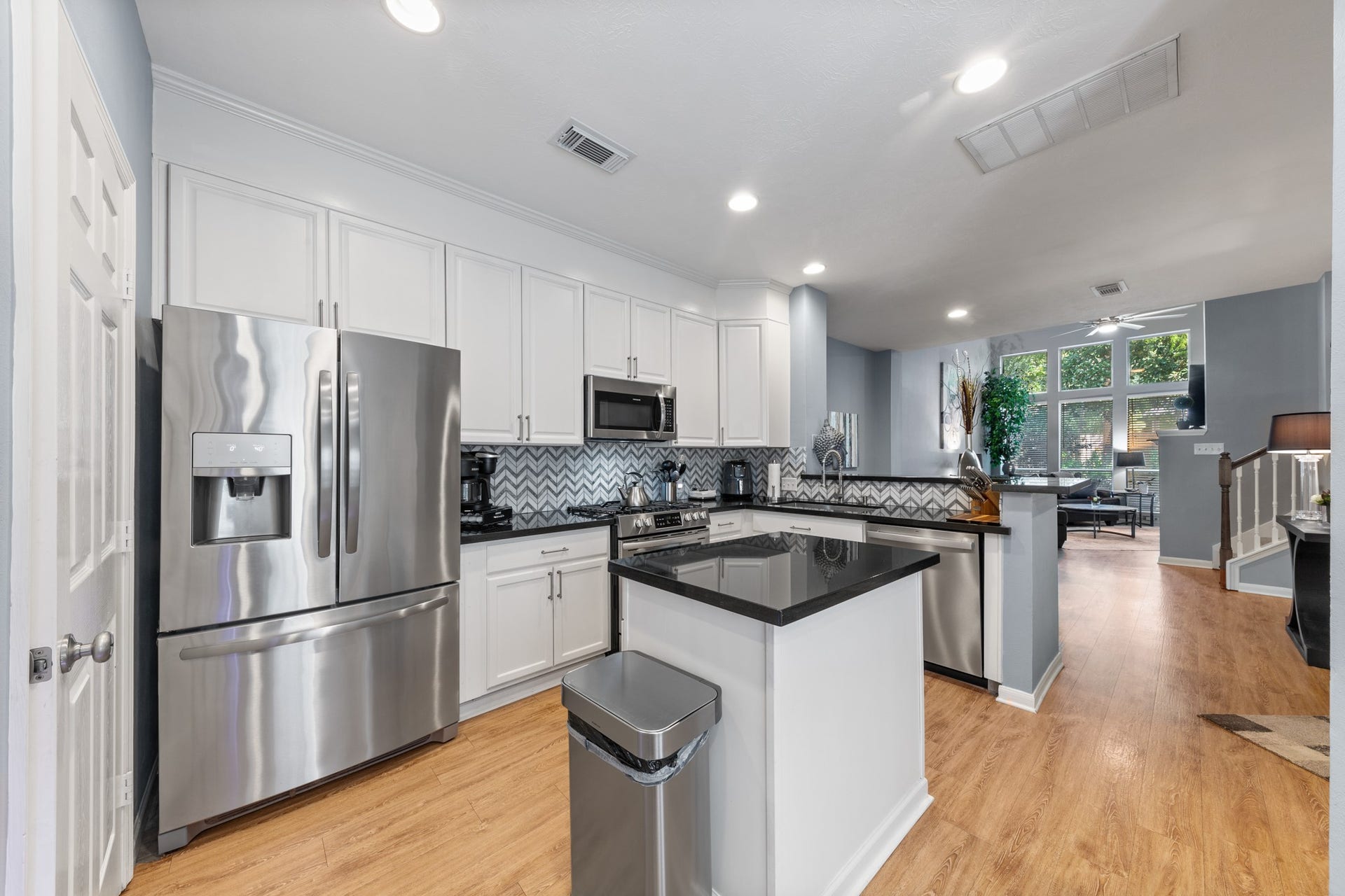 30 Endor Forest Place, The Woodlands, TX 77382 30 Endor Forest Place, The Woodlands, TX 77382
