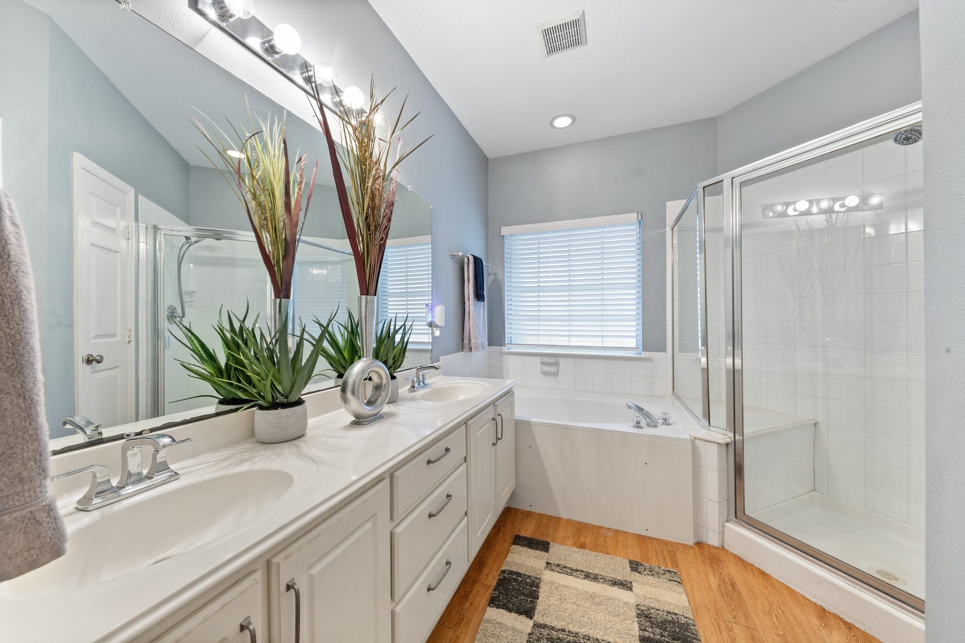 30 Endor Forest Place, The Woodlands, TX 77382 30 Endor Forest Place, The Woodlands, TX 77382