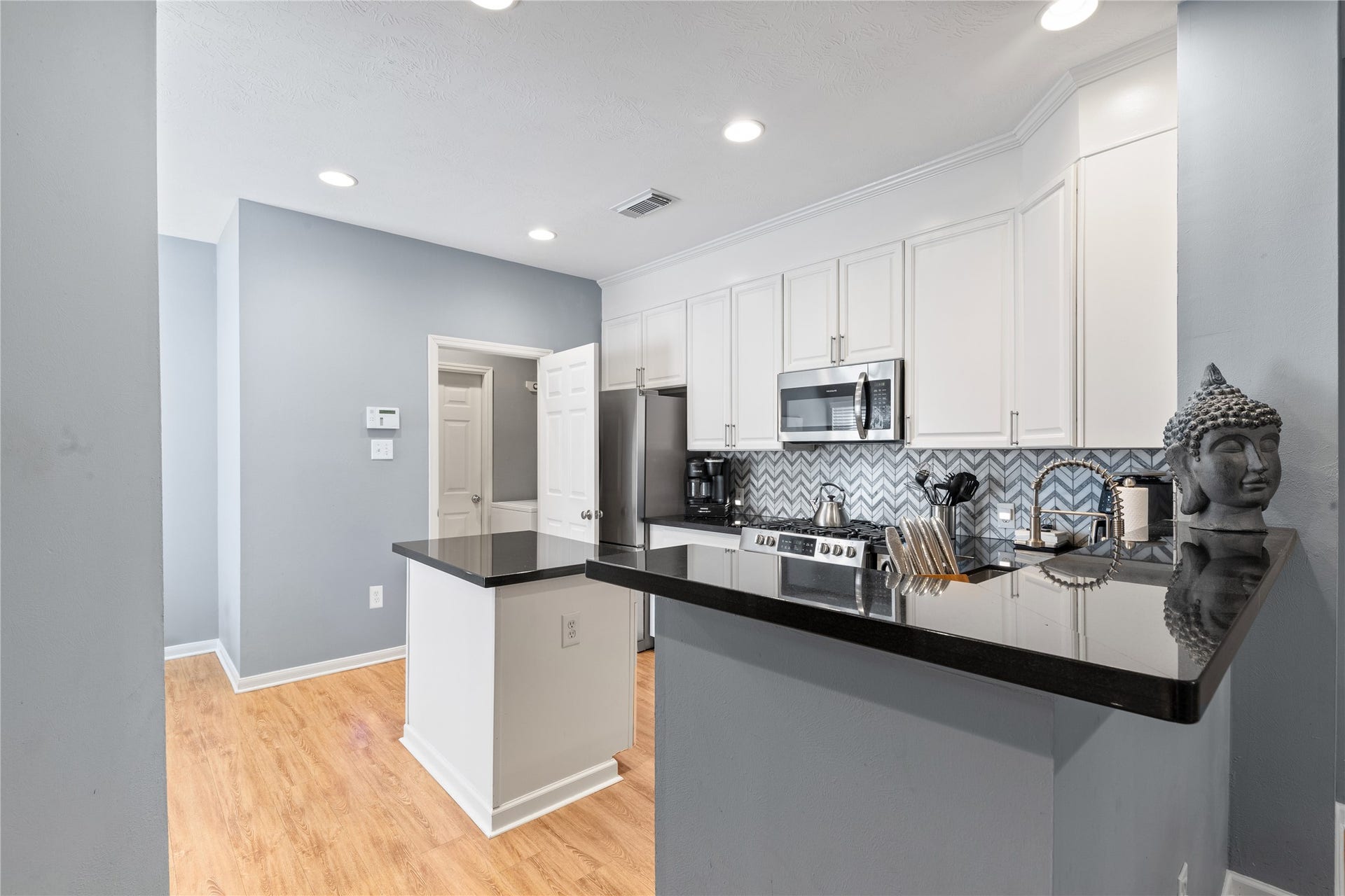 30 Endor Forest Place, The Woodlands, TX 77382 30 Endor Forest Place, The Woodlands, TX 77382
