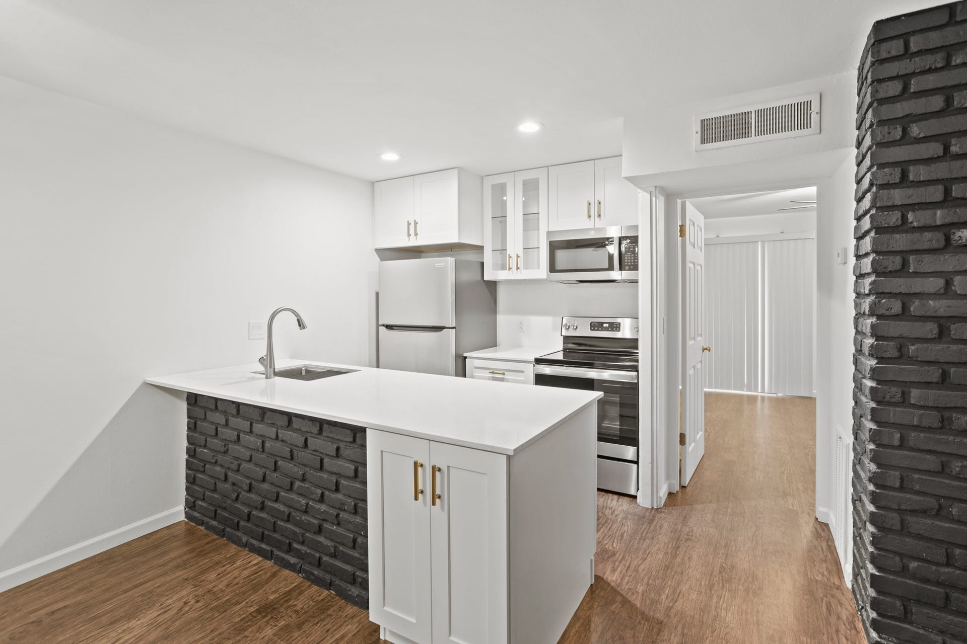 2121 Fountain View Drive, #61, Houston, TX 77057 2121 Fountain View Drive, #61, Houston, TX 77057