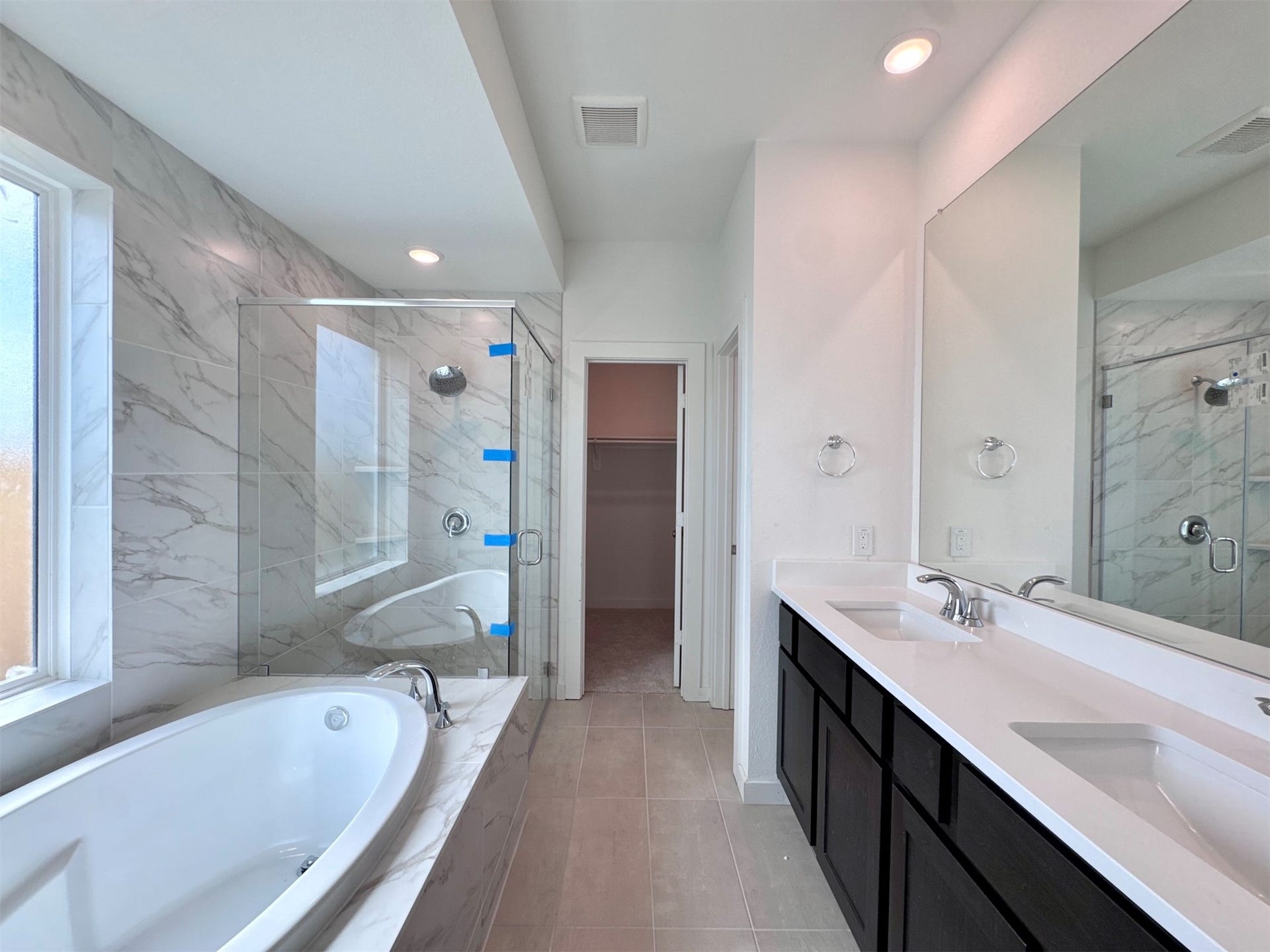 5219 Sistine Drive, Manvel, TX 77578 A functional drop in tub, so you can actually wiggle around and have comfortable space for your wine or ipad!