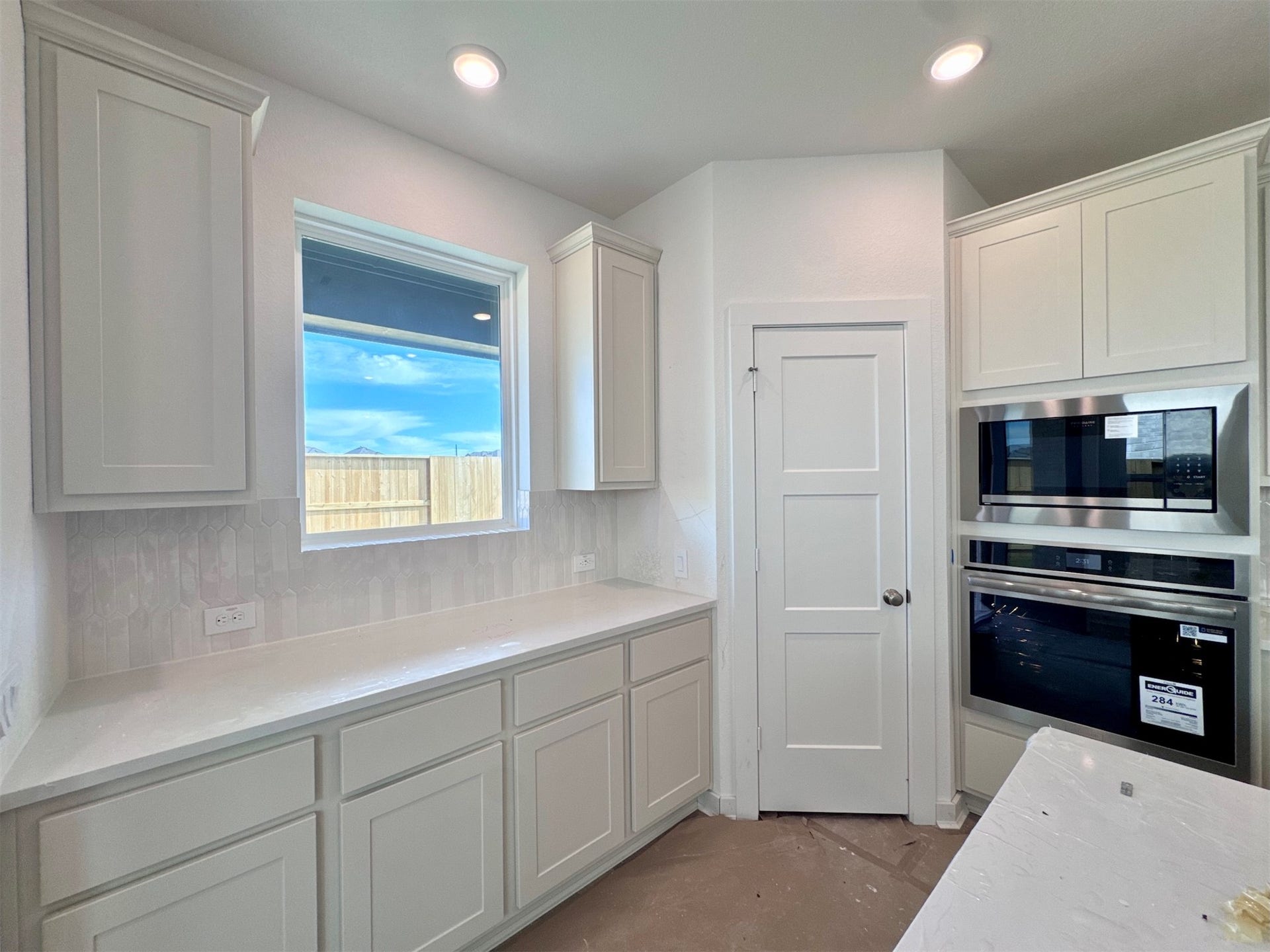 5219 Sistine Drive, Manvel, TX 77578 How can you refuse a coffee bar with a view!