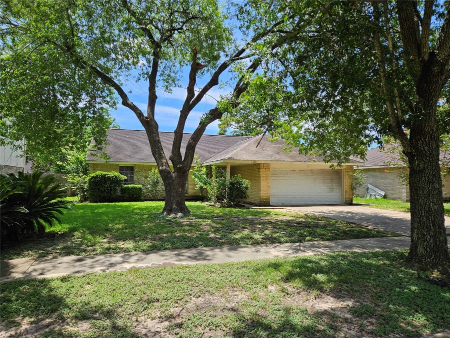 Property photo for 7407 Frostview Lane, Houston, TX