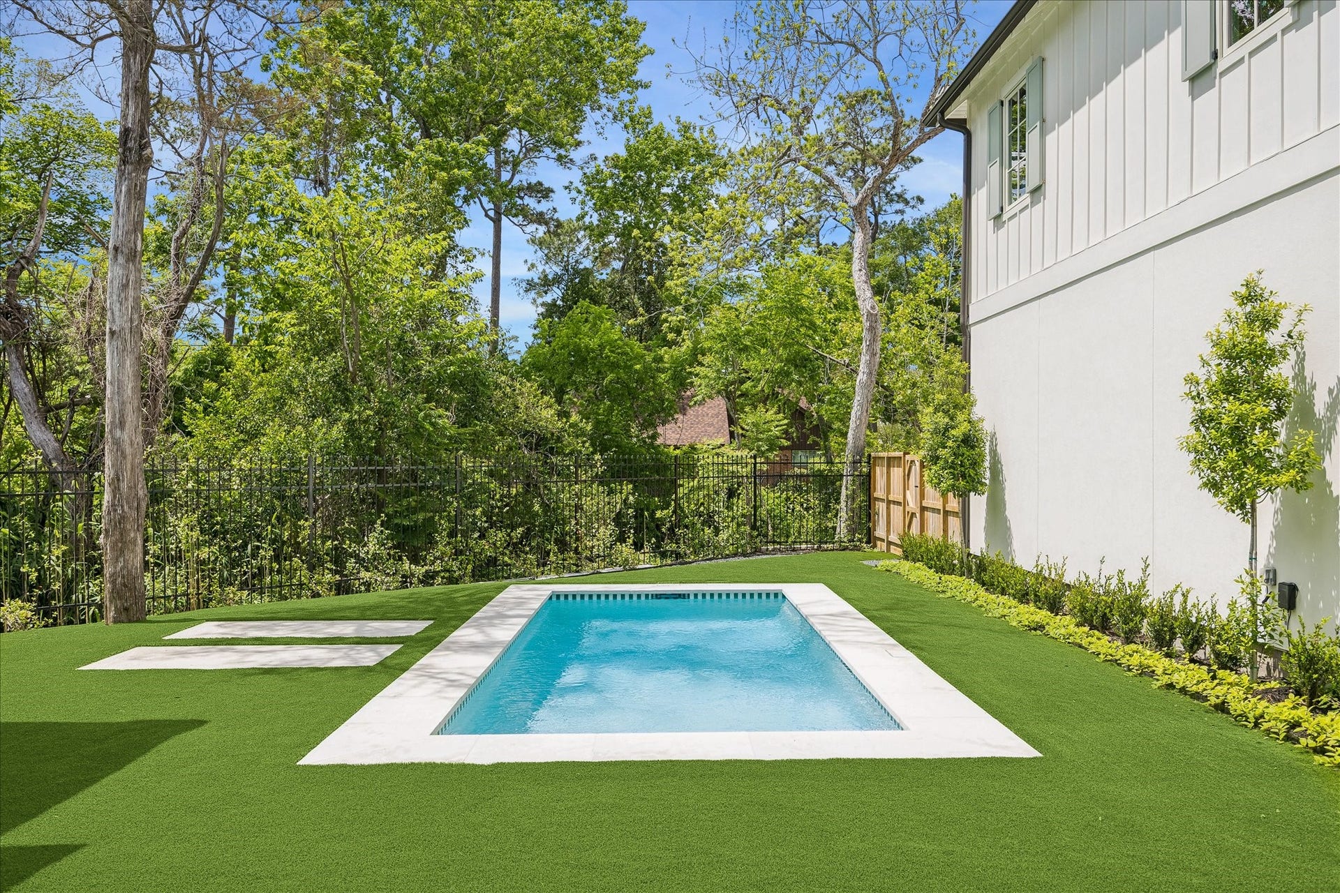 10801 Long Shadow Lane, Hunters Creek Village, TX 77024 Gorgeous poolside setting bordered by iron fencing that frames the lush, wooded backdrop of the ravine. Turf and designated relaxation areas overlook the serene natural view beyond the yard. We love this privacy!!