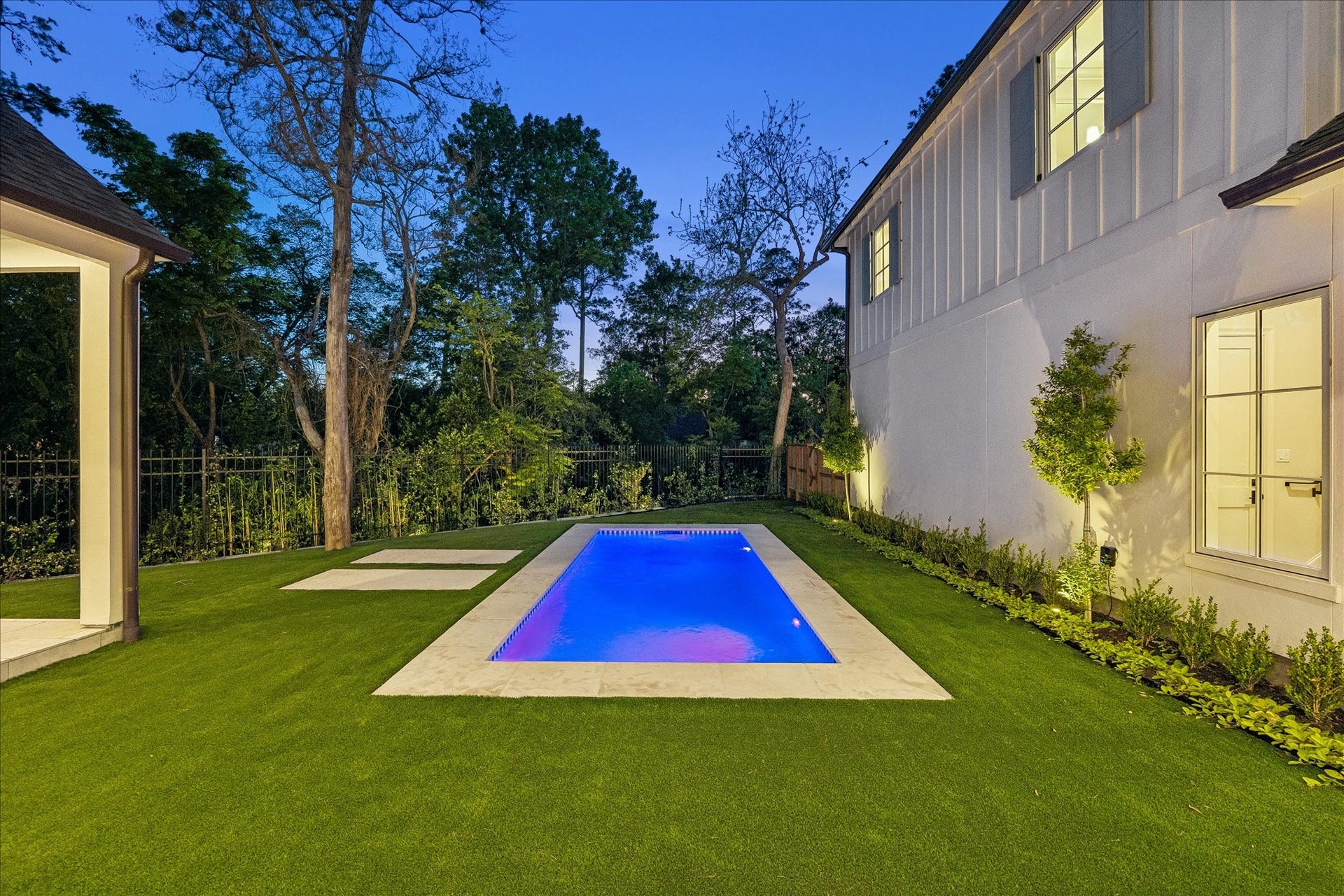 10801 Long Shadow Lane, Hunters Creek Village, TX 77024 Heated pool with Hayward automated controls for lights & fountain, surrounded by turf and landscaped borders. Fenced yard enhanced with landscape lighting, recently added drainage & drain boxes for water flow functionality.