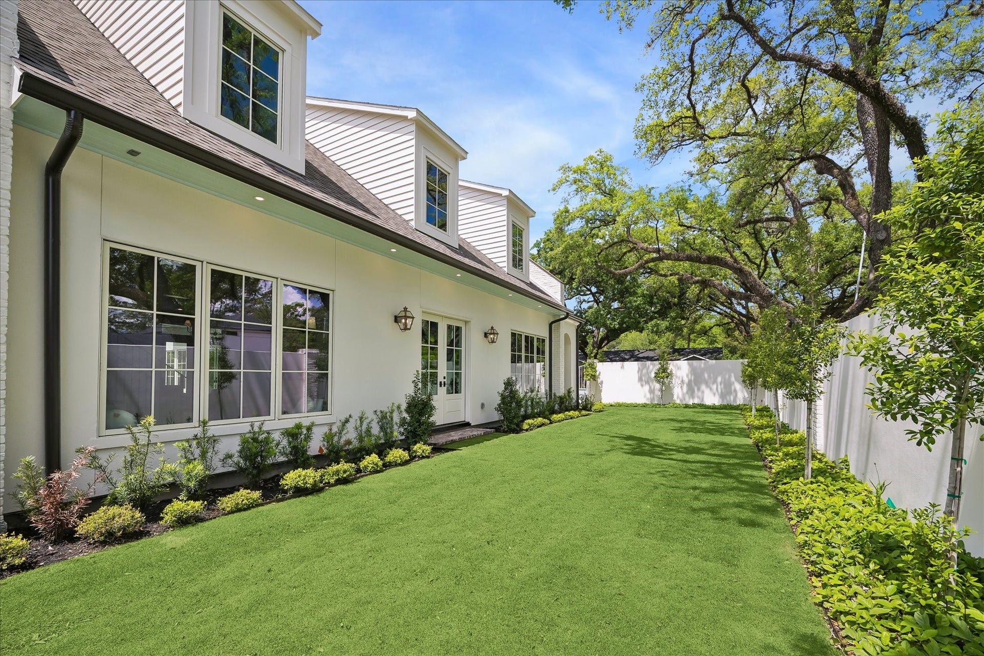 10801 Long Shadow Lane, Hunters Creek Village, TX 77024 WOW!! Expansive turf set on this side yard of this large corner lot, bordered by manicured landscaping & privacy wall. Walls of windows & French doors line the home, offering seamless access & beautiful views of the outdoor living spaces in desirable Hunters Creek. Just Gorgeous!