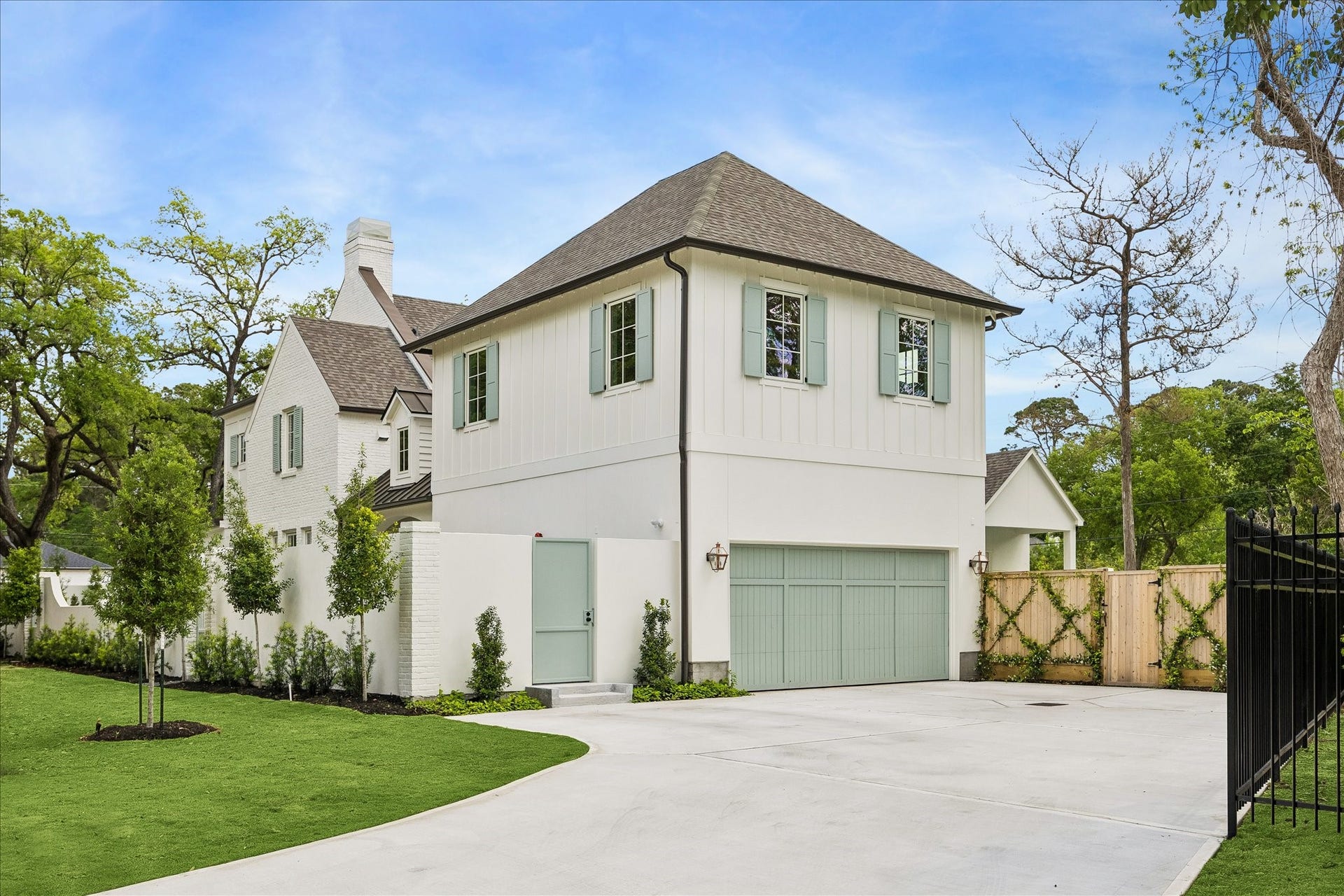 10801 Long Shadow Lane, Hunters Creek Village, TX 77024 Spacious driveway offers extra parking & leads to attached garage w/charming carriage-style doors & private driveway entry.