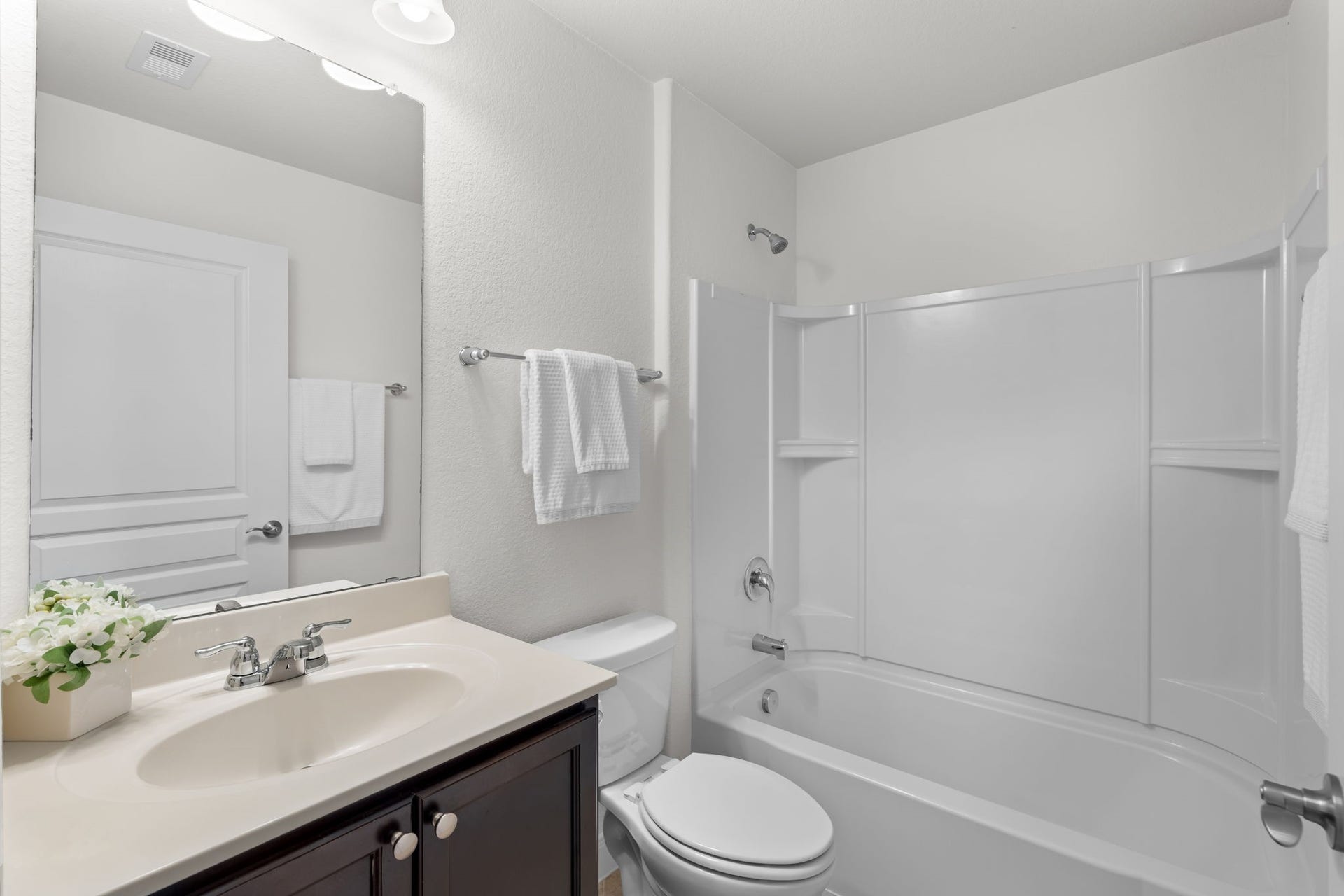 2938 Cone Flower Drive, Richmond, TX 77469 Welcoming secondary BR offers comfortable accommodations for overnight guests!