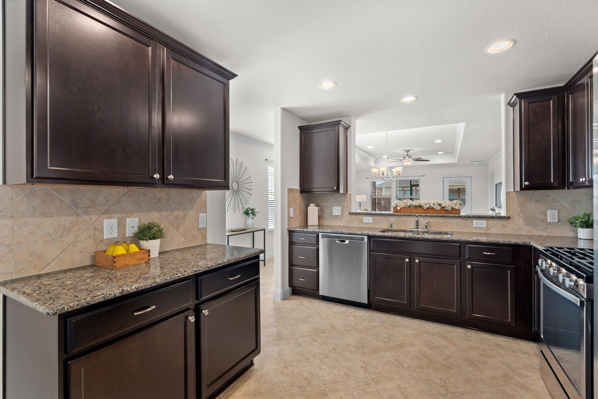 2938 Cone Flower Drive, Richmond, TX 77469 Welcoming kitchen features warm cabinetry & convenient everyday functionality!