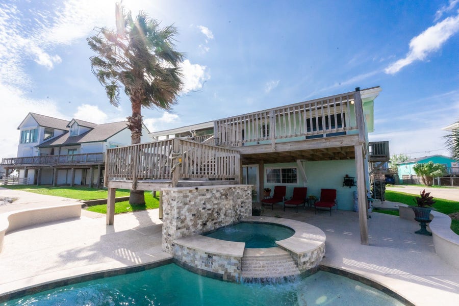 Property photo for 1417 8th Street, Dickinson, TX