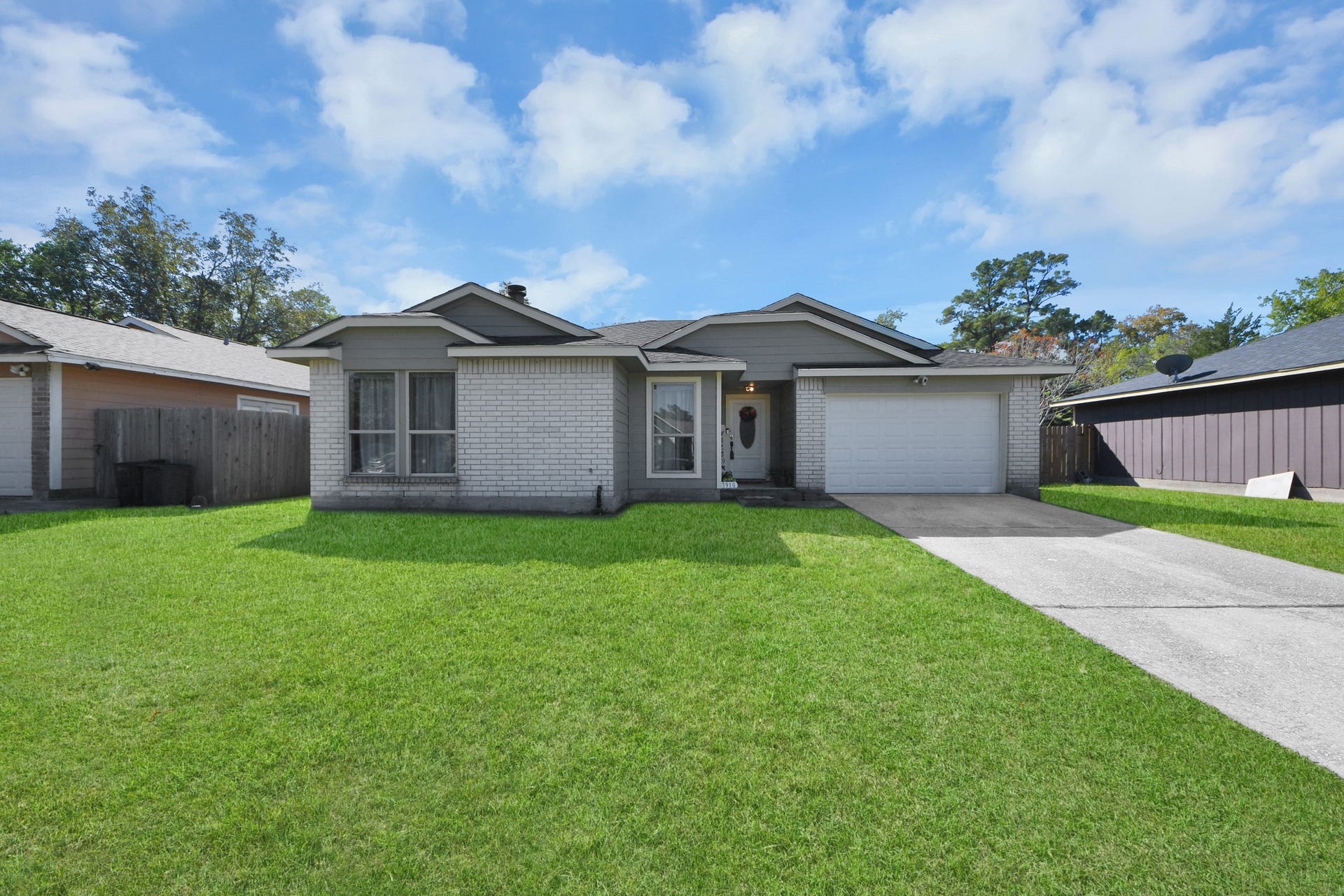 Welcome to 7910 Bluejay Twin Circle! This charming single-story home features an attractive brick exterior, updated siding, a two-car garage, and a spacious front lawn. A wonderful opportunity to make this home your own in the established Audubon Park community!