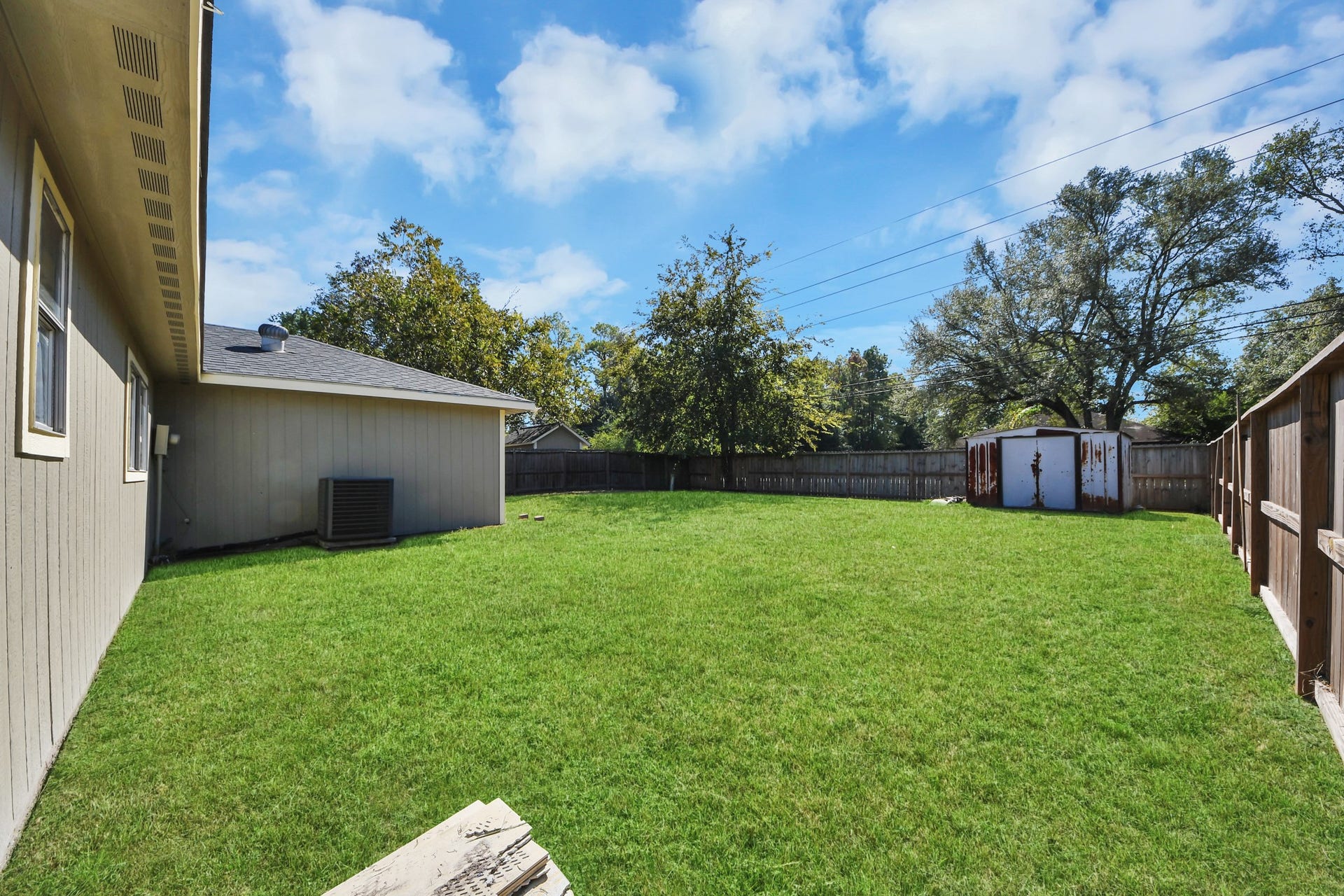 Spacious backyard with endless possibilities! Plenty of room for outdoor activities, family gatherings, or entertaining. Create your dream outdoor retreat by adding a covered patio, outdoor kitchen, or expanding the existing outdoor living space.
