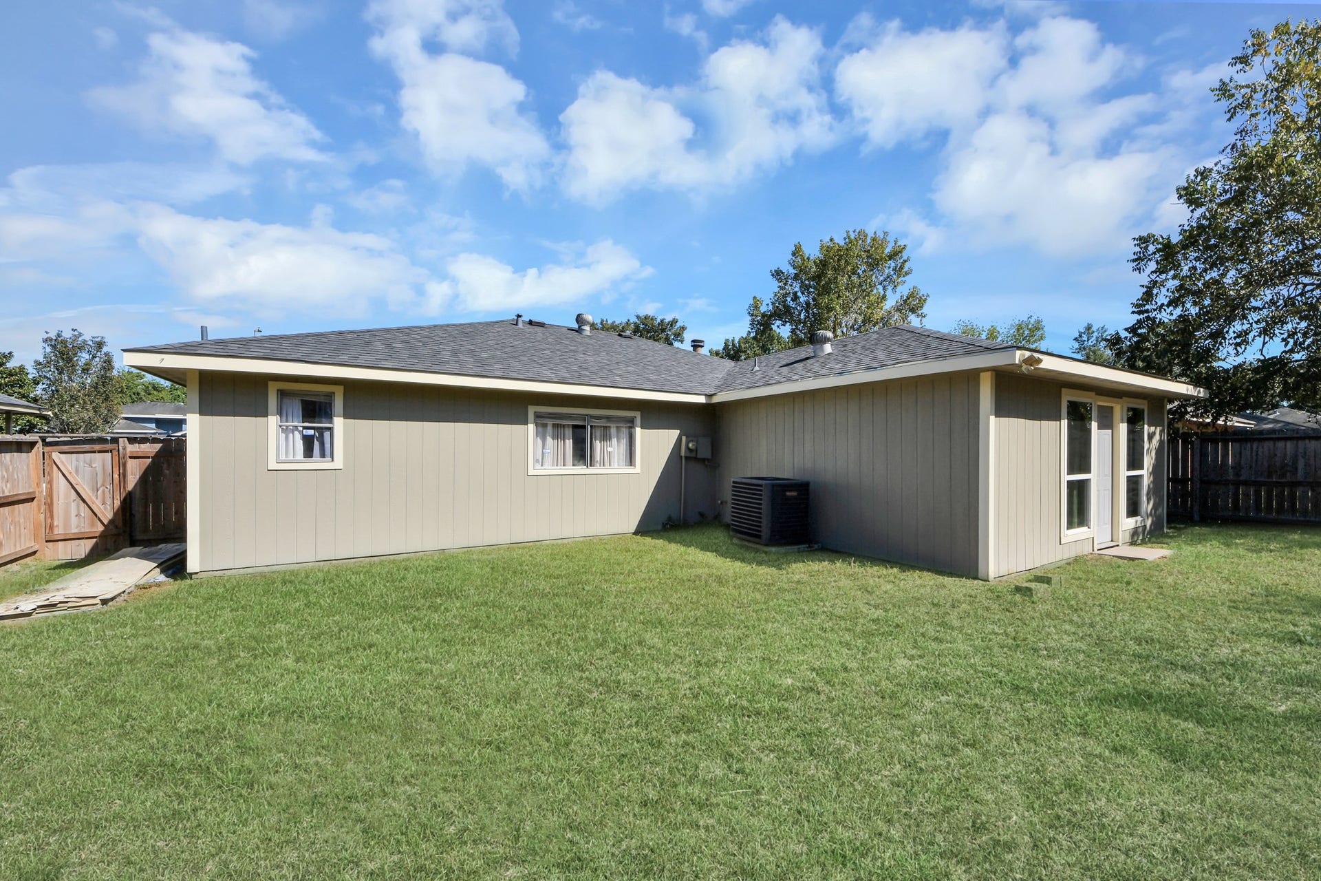 Spacious backyard with endless possibilities! Plenty of room for outdoor activities, family gatherings, or entertaining. Create your dream outdoor retreat by adding a covered patio, outdoor kitchen, or expanding the existing outdoor living space.