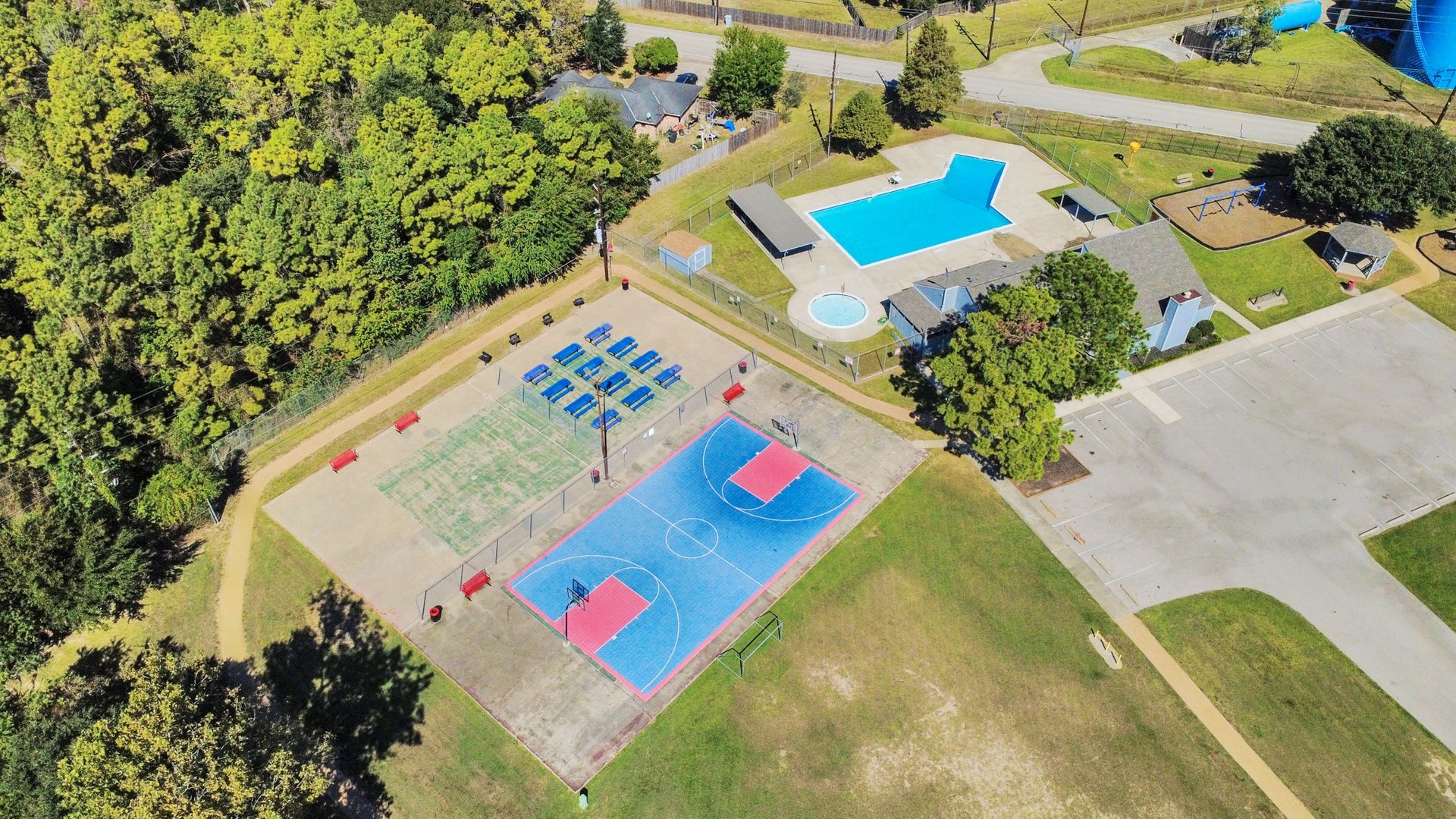 Enjoy the neighborhood amenities, including a community swimming pool, basketball court, tennis court, playground, and open green spaces. Perfect for outdoor recreation, staying active, and enjoying time with family and friends!