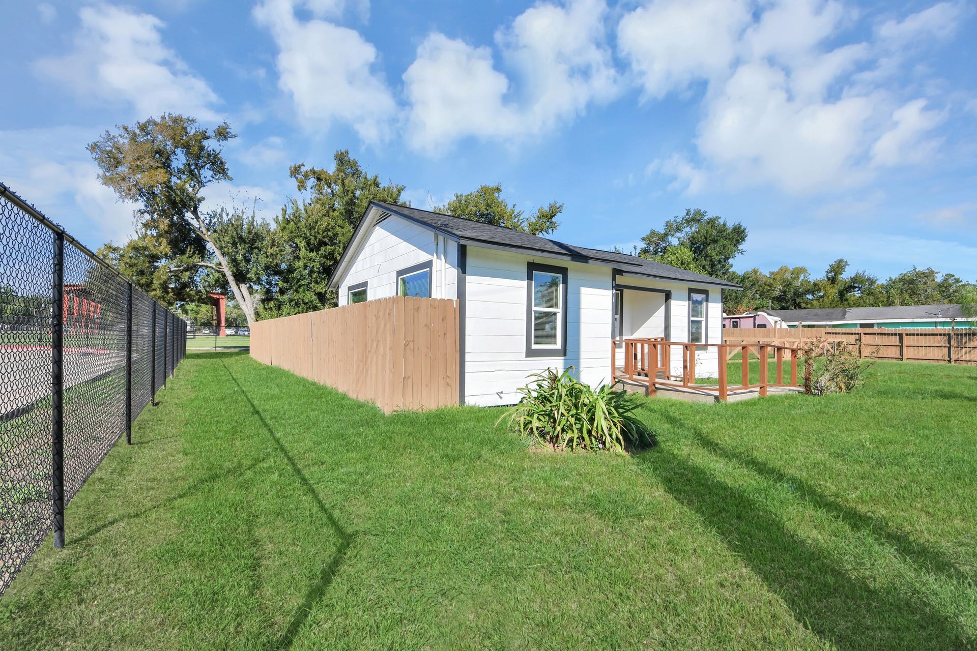 welcoming oversized lot