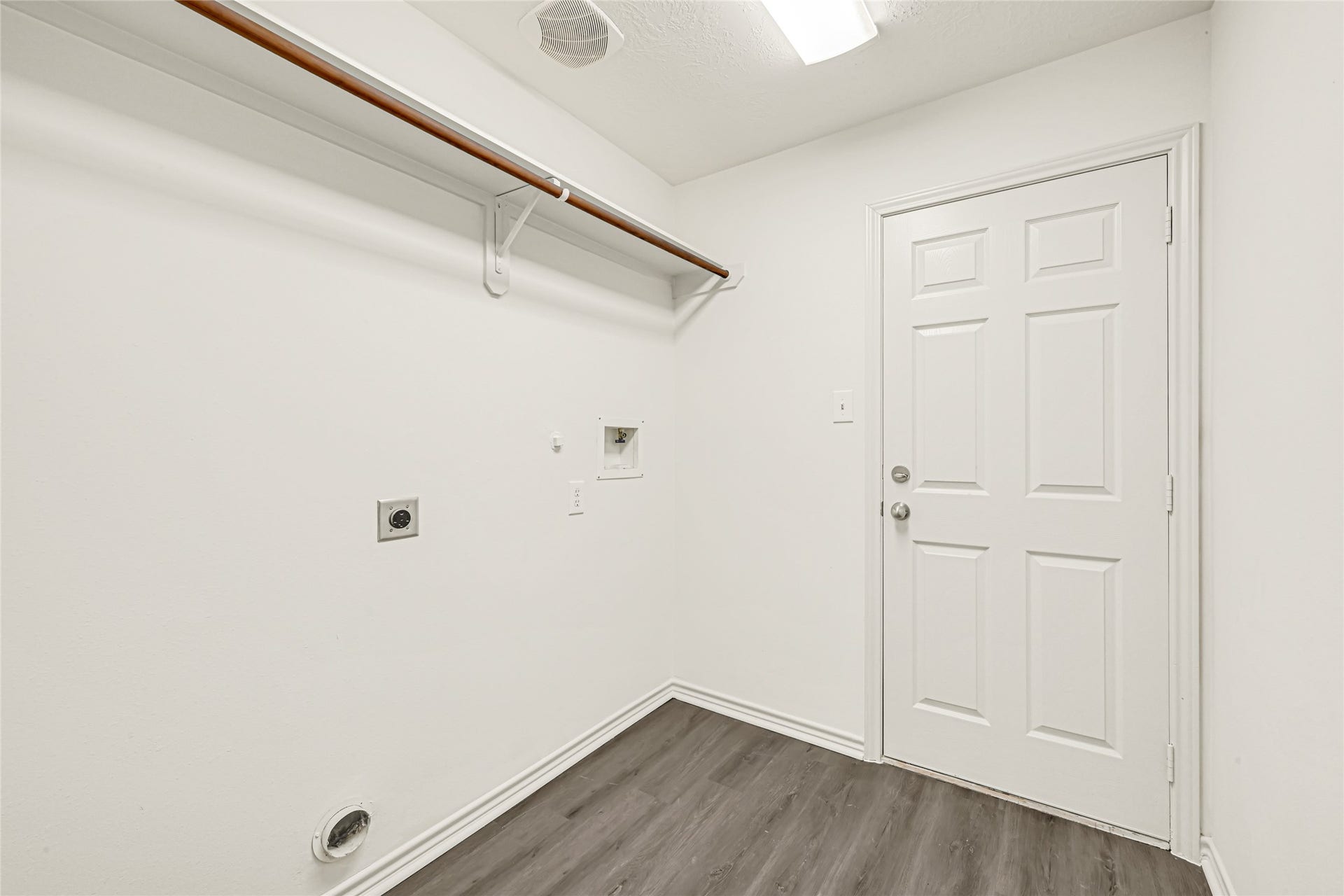 4923 Trailing Clover Court, Houston, TX 77084 Utility room