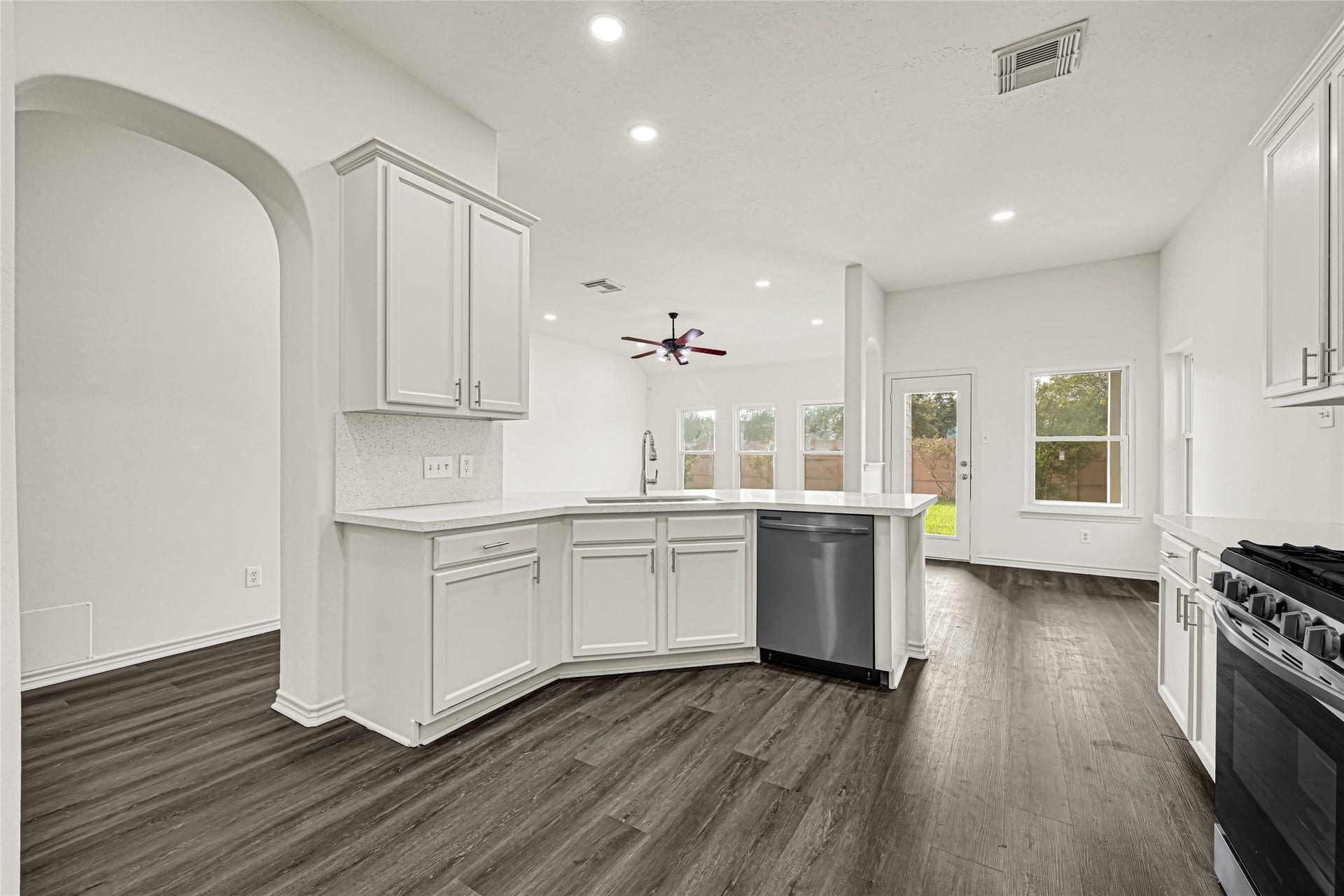 4923 Trailing Clover Court, Houston, TX 77084 Kitchen view into the breakfast area
