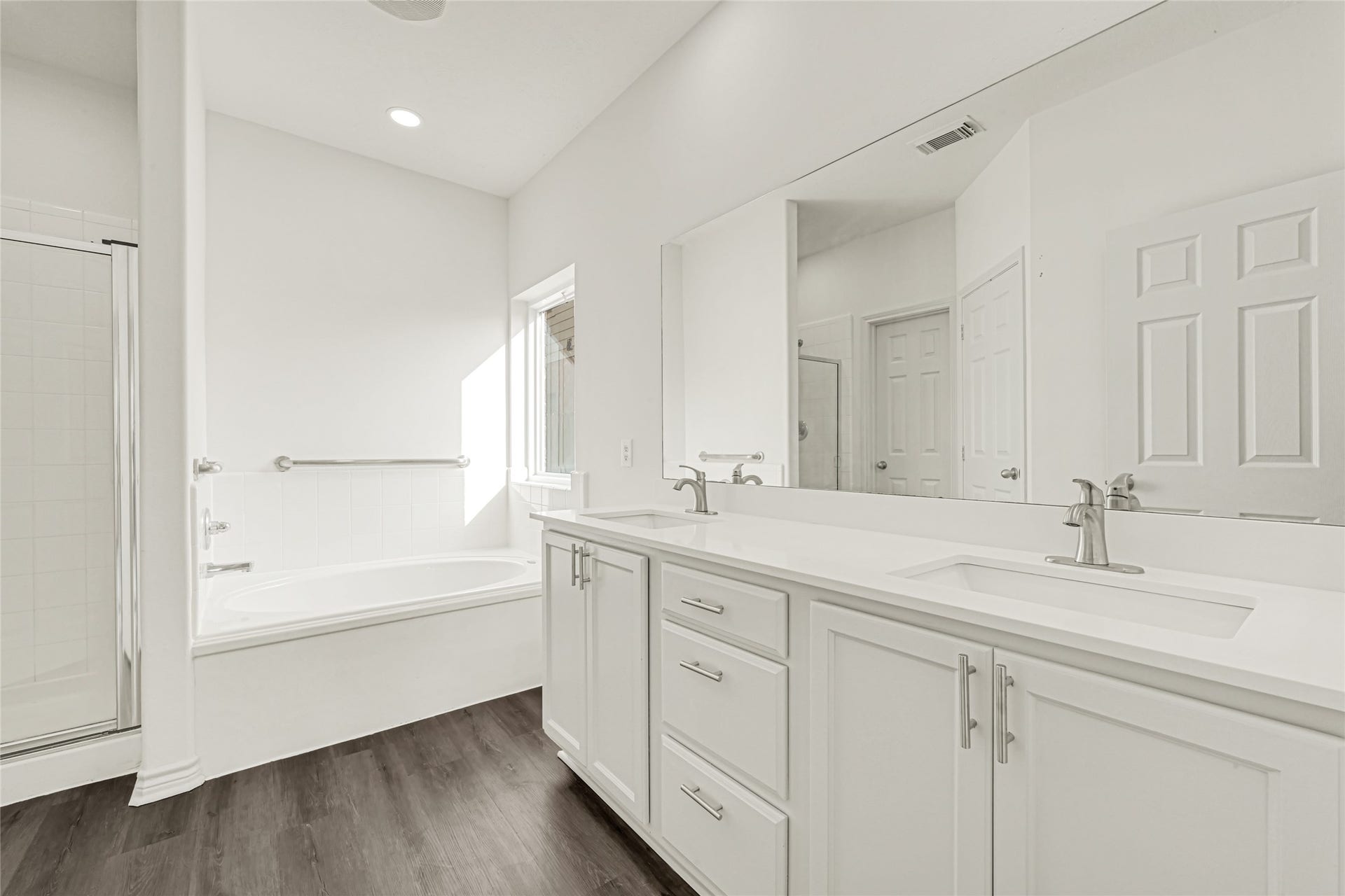 4923 Trailing Clover Court, Houston, TX 77084 Primary Bathroom