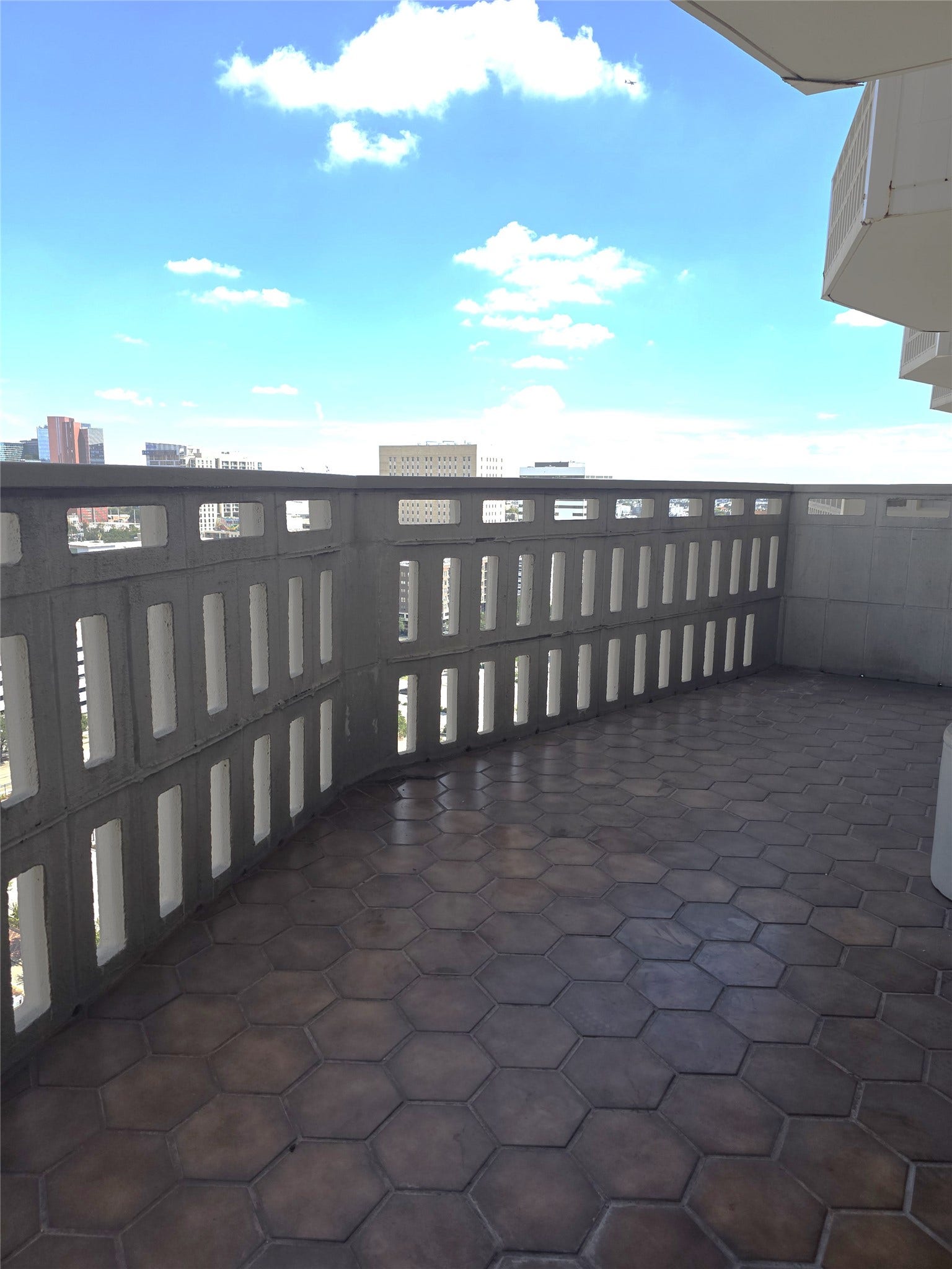 2016 Main Street, #1907, Houston, TX 77002 2016 Main Street, #1907, Houston, TX 77002