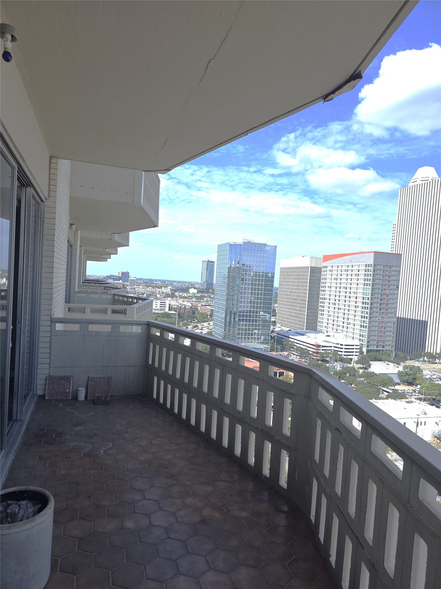 2016 Main Street, #1907, Houston, TX 77002 2016 Main Street, #1907, Houston, TX 77002