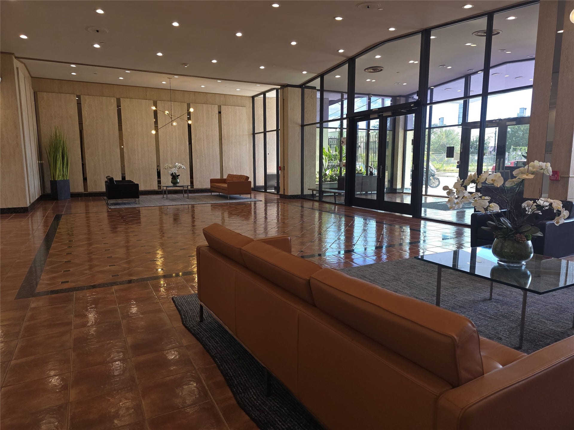 2016 Main Street, #1907, Houston, TX 77002 Full-service building