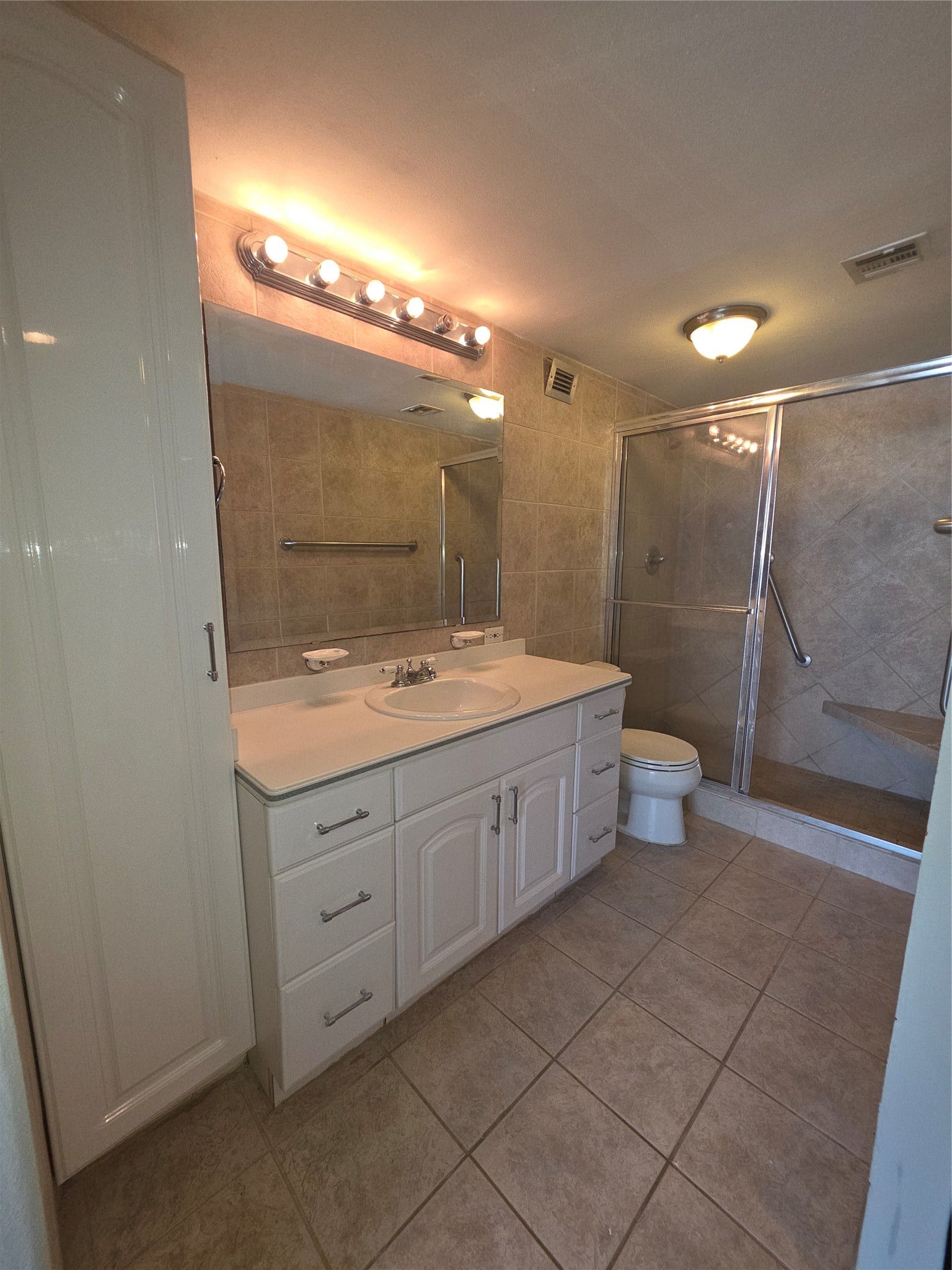 2016 Main Street, #1907, Houston, TX 77002 2016 Main Street, #1907, Houston, TX 77002