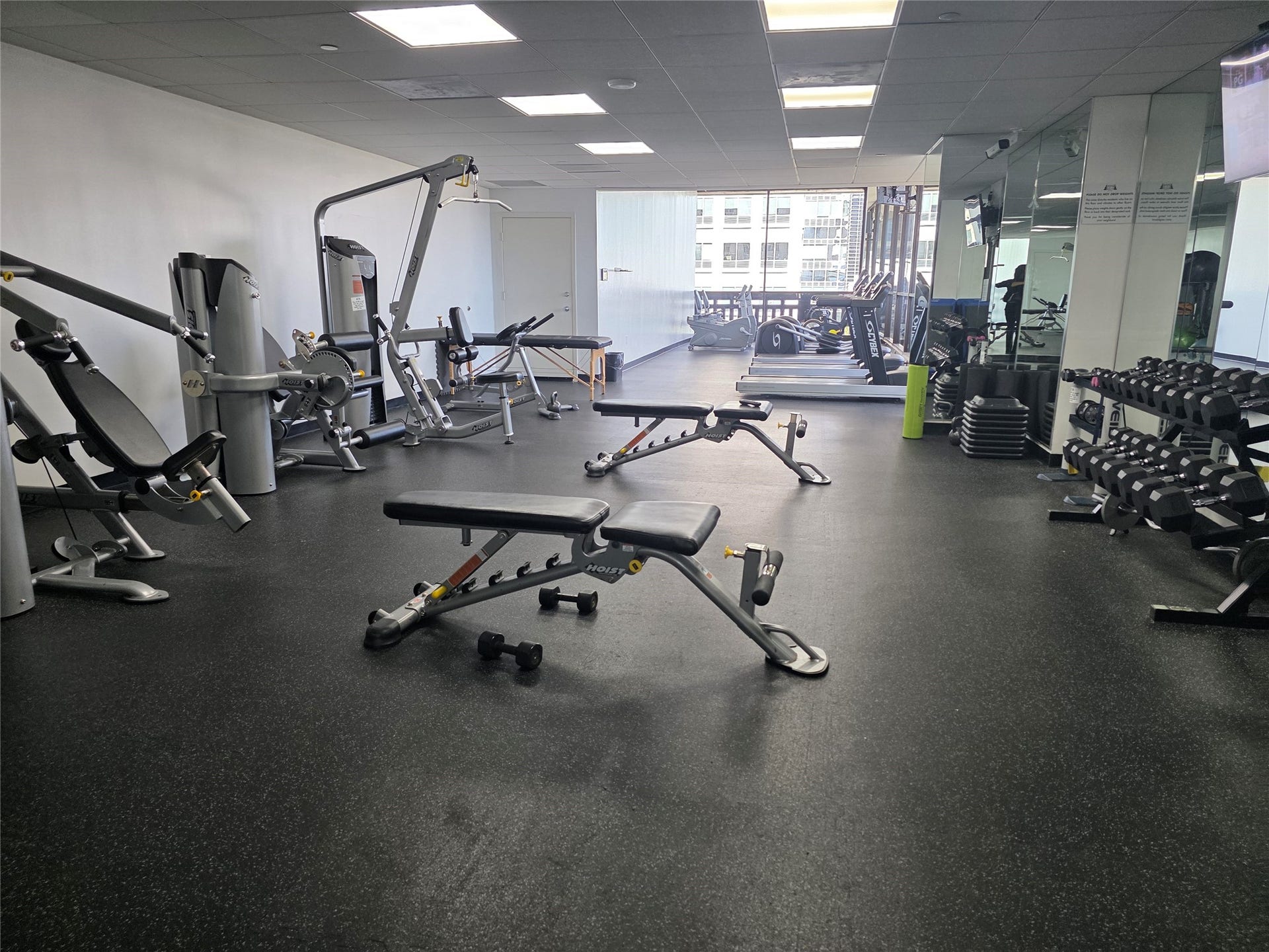 2016 Main Street, #1907, Houston, TX 77002 On-site fitness center
