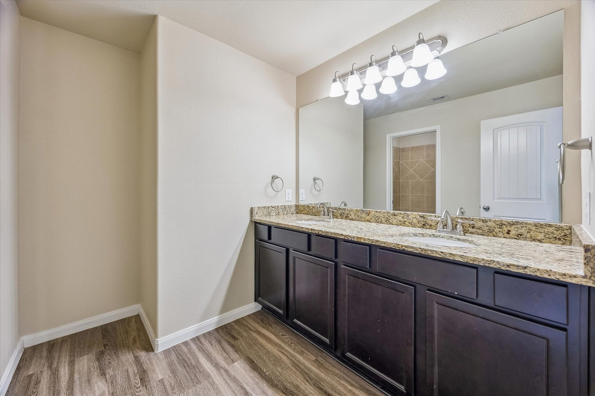 9306 Rustic Bay Court, Cypress, TX 77433 Upstairs full bathroom #1