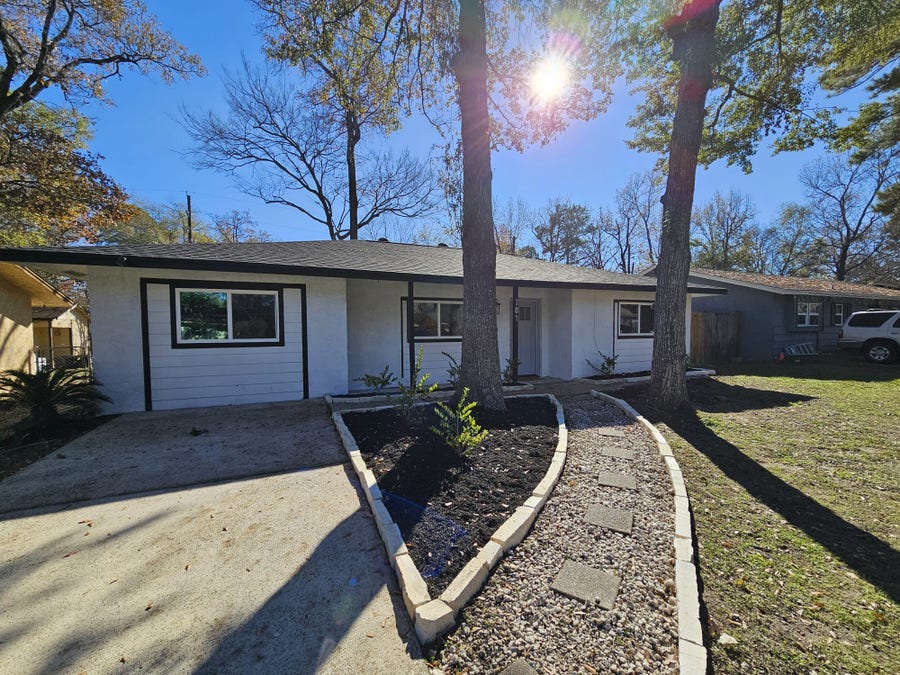 Property photo for 307 Hildred Avenue, Conroe, TX