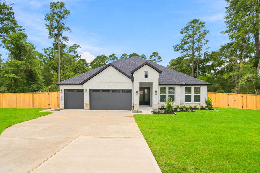 Property photo for 323 Louvenia Court, Pinehurst, TX