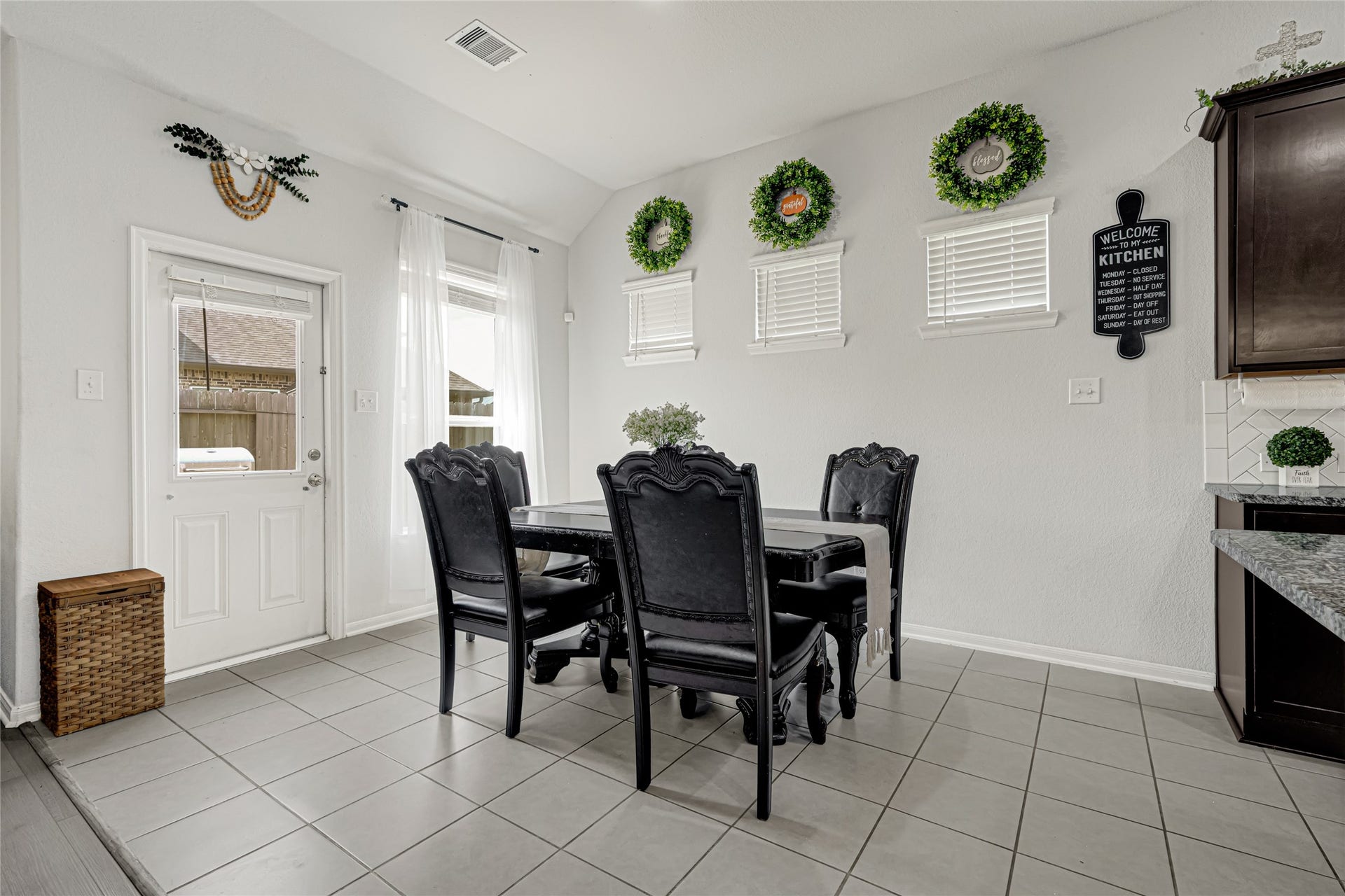 302 Vineyard Court, Alvin, TX 77511 302 Vineyard Court, Alvin, TX 77511
