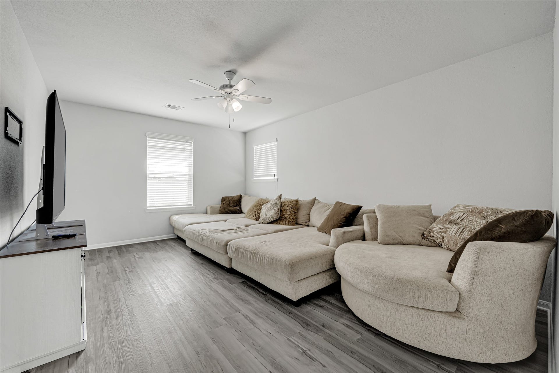 302 Vineyard Court, Alvin, TX 77511 302 Vineyard Court, Alvin, TX 77511