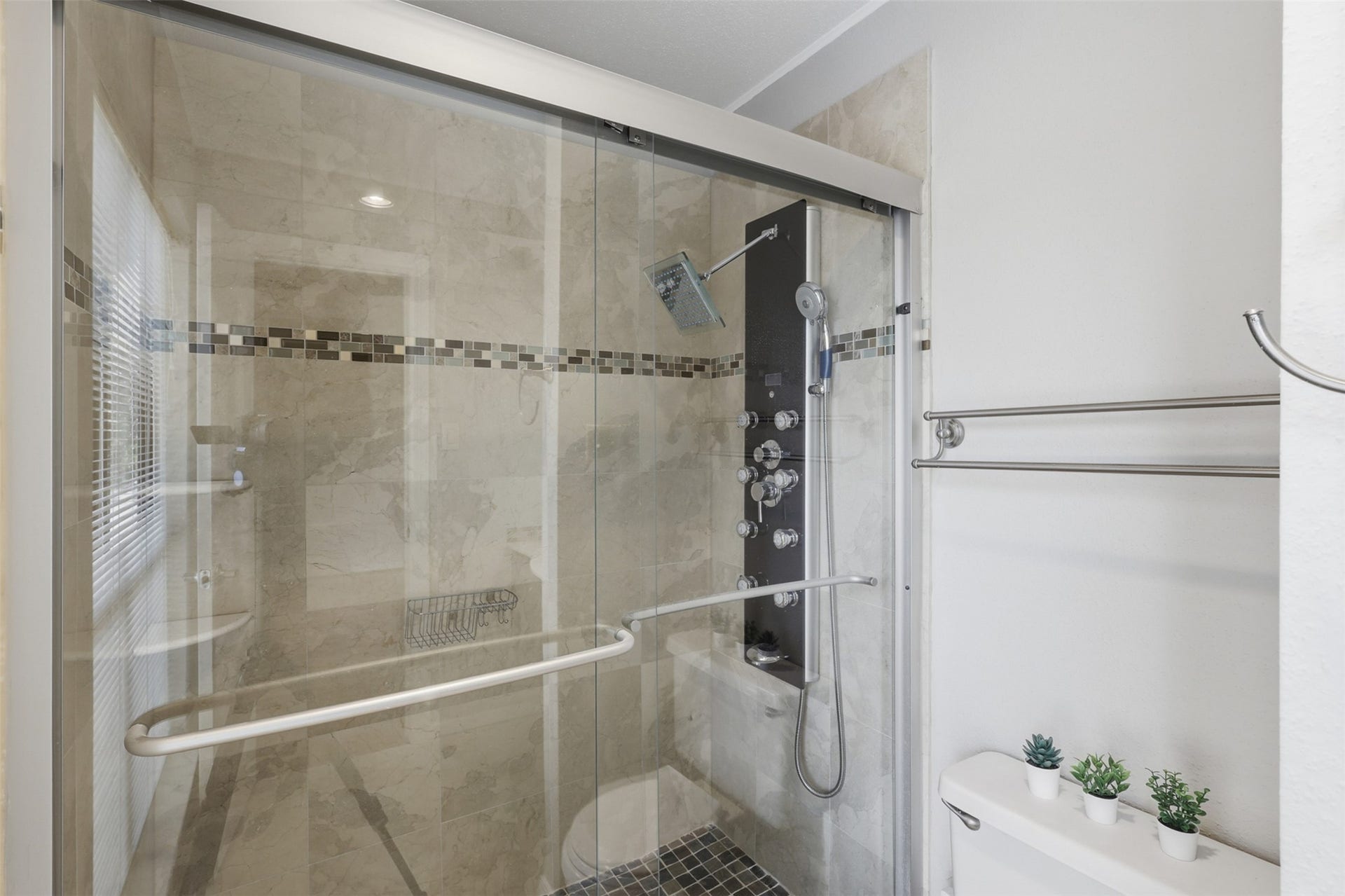 701 Bering Drive, #102, Houston, TX 77057 701 Bering Drive, #102, Houston, TX 77057