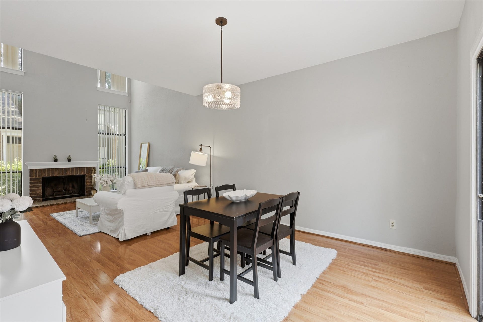 701 Bering Drive, #102, Houston, TX 77057 701 Bering Drive, #102, Houston, TX 77057