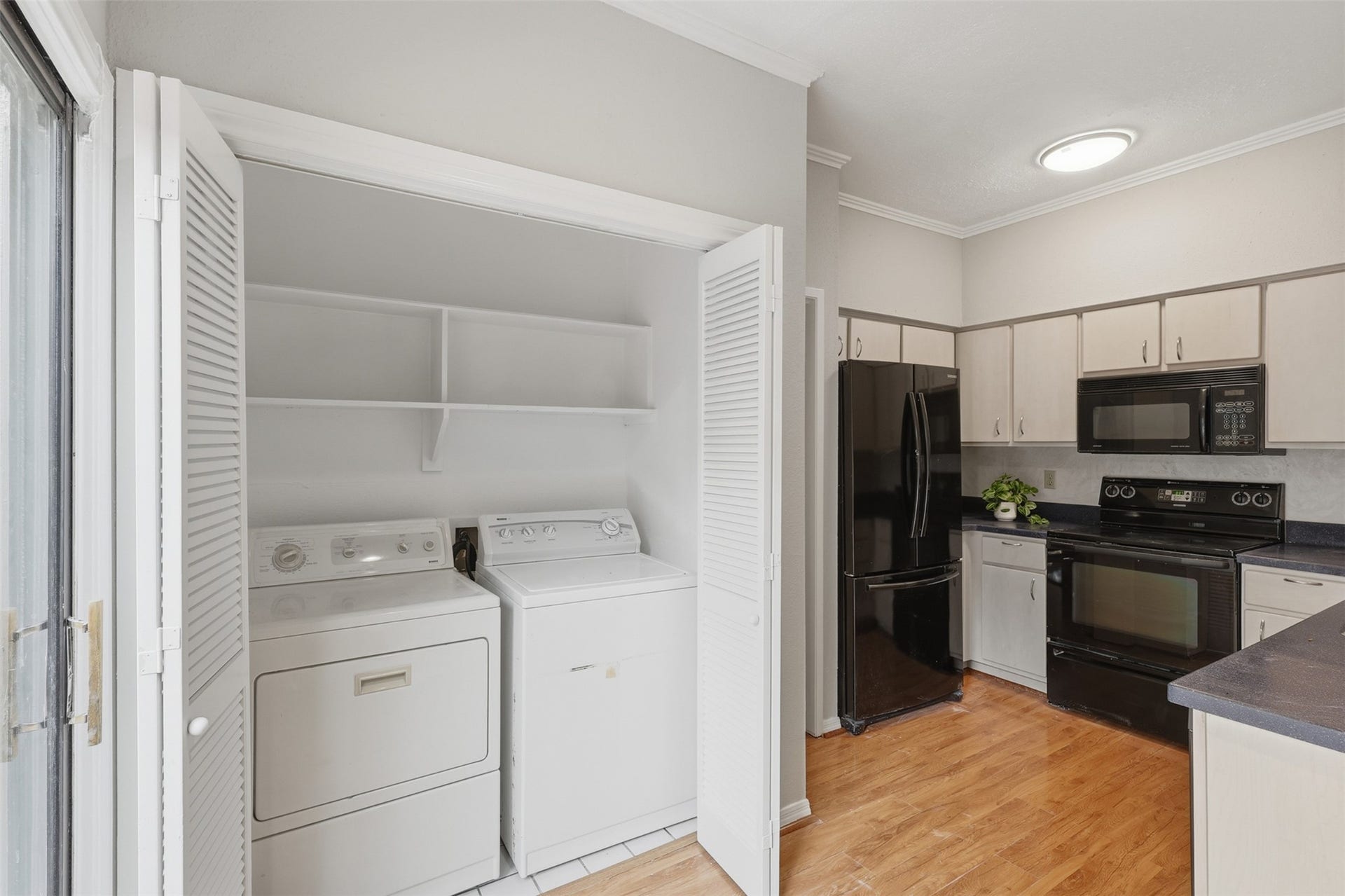 701 Bering Drive, #102, Houston, TX 77057 701 Bering Drive, #102, Houston, TX 77057