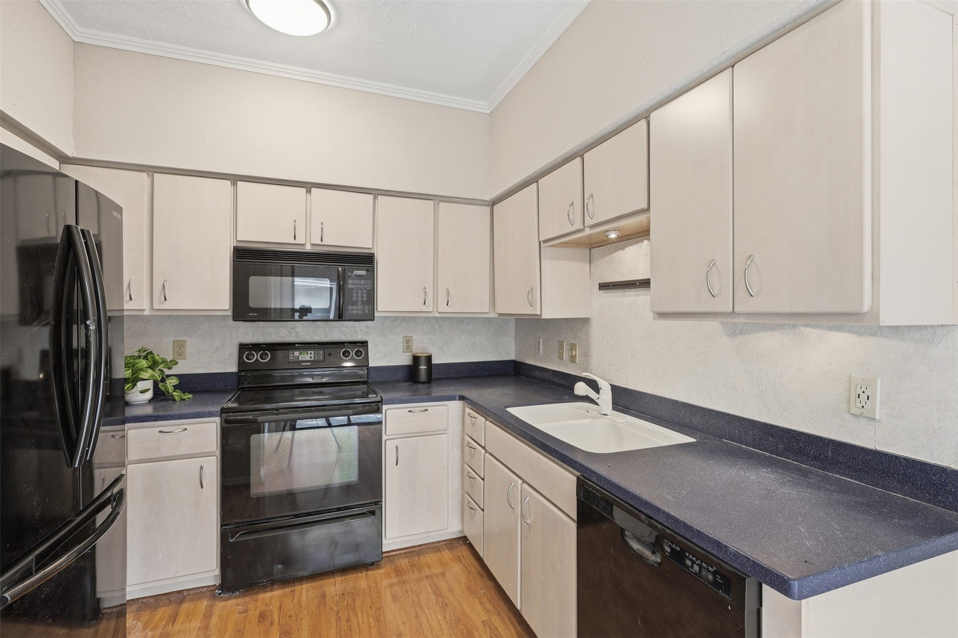 701 Bering Drive, #102, Houston, TX 77057 701 Bering Drive, #102, Houston, TX 77057