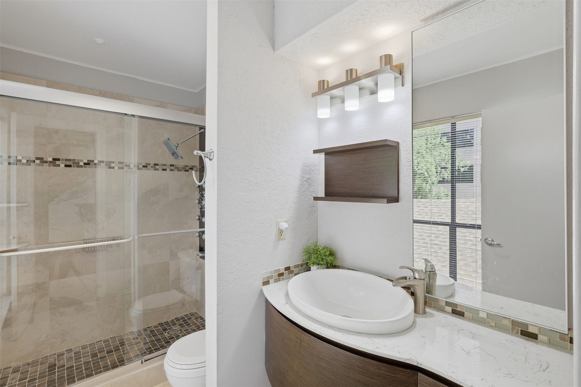 701 Bering Drive, #102, Houston, TX 77057 701 Bering Drive, #102, Houston, TX 77057