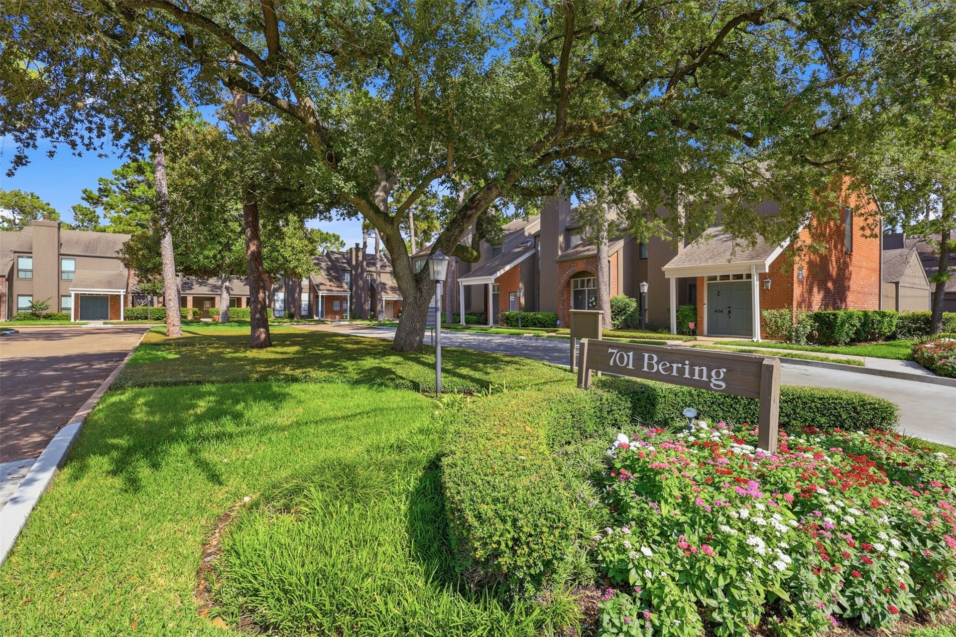 701 Bering Drive, #102, Houston, TX 77057 701 Bering Drive, #102, Houston, TX 77057