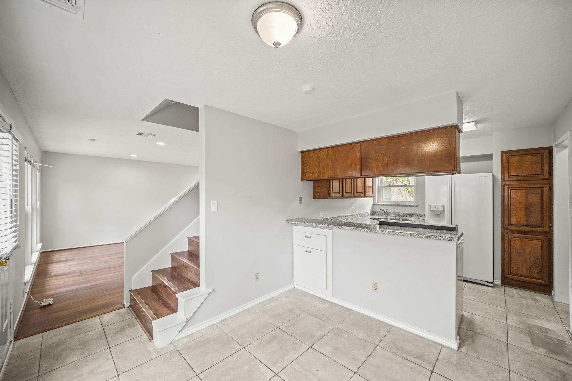 10814 Sugar Hill Drive, #B, Houston, TX 77042 10814 Sugar Hill Drive, #B, Houston, TX 77042