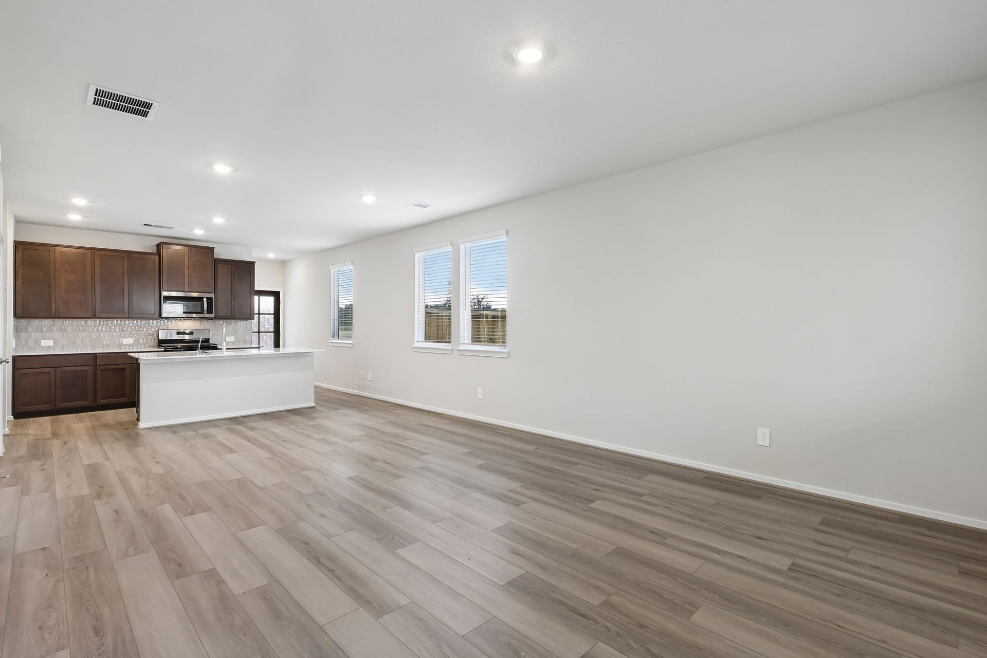 31019 Rova Boat Drive, Huffman, TX 77336 Image may not represent the exact property listed.