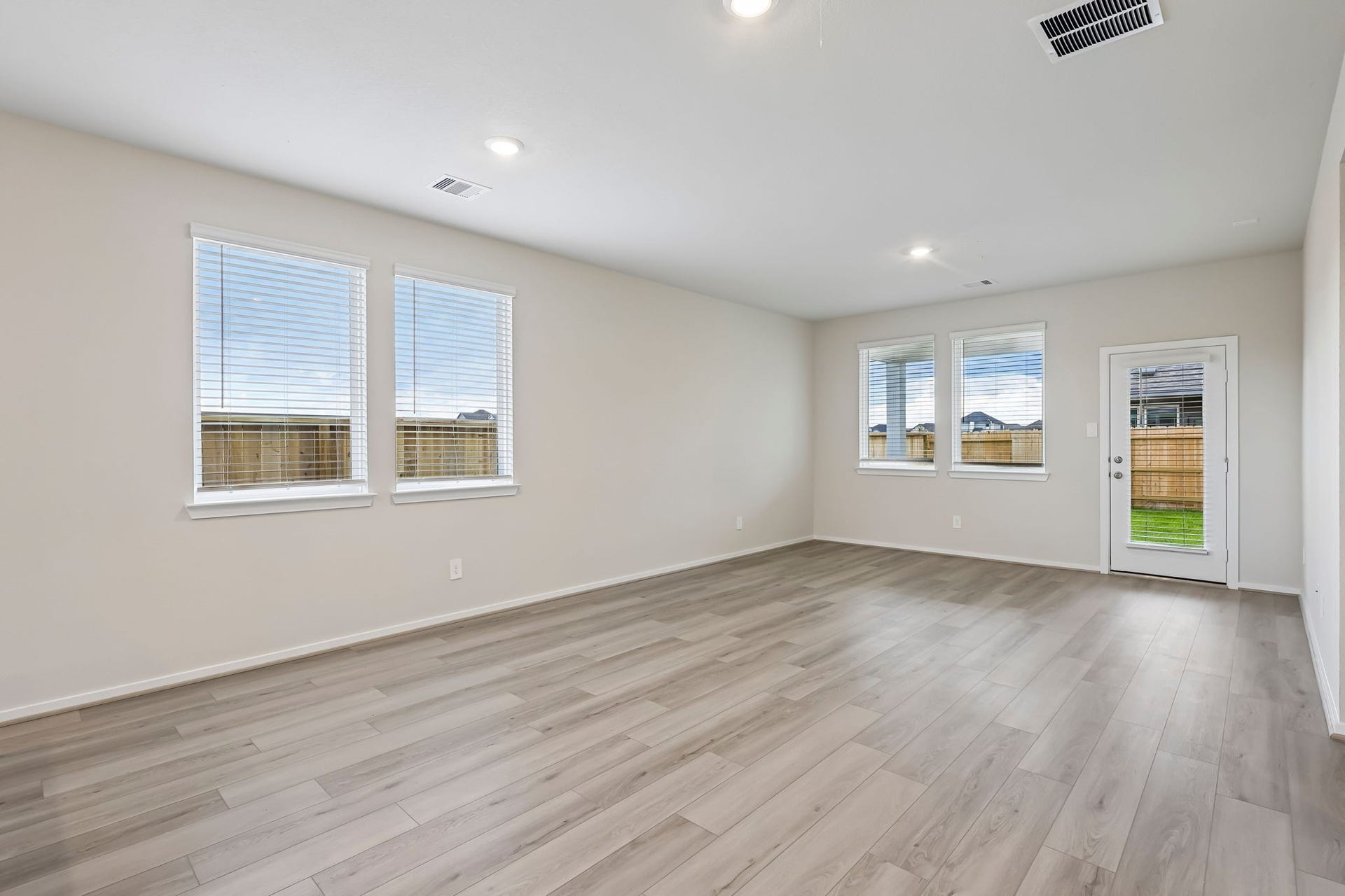31019 Rova Boat Drive, Huffman, TX 77336 Image may not represent the exact property listed.