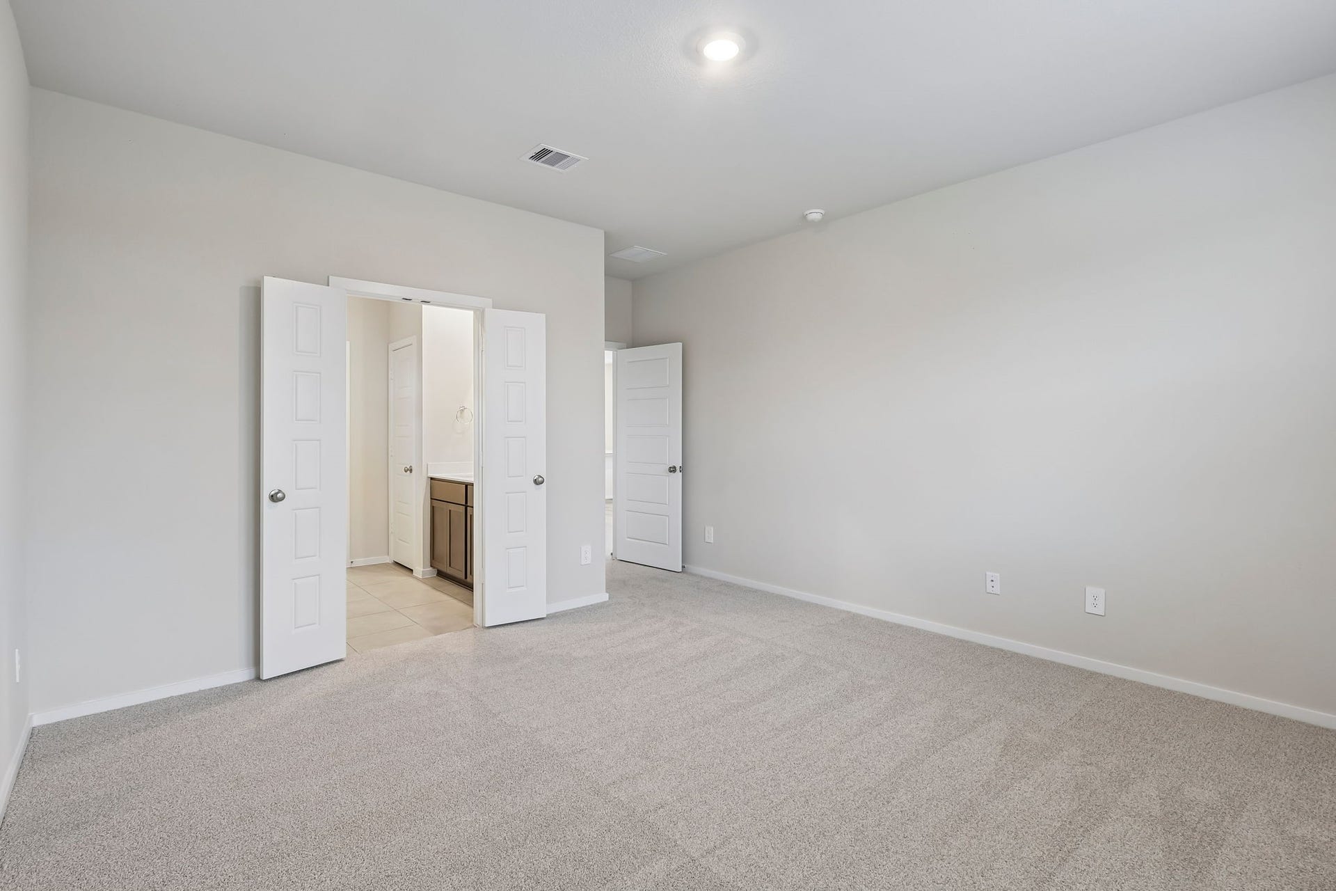 31019 Rova Boat Drive, Huffman, TX 77336 Image may not represent the exact property listed.