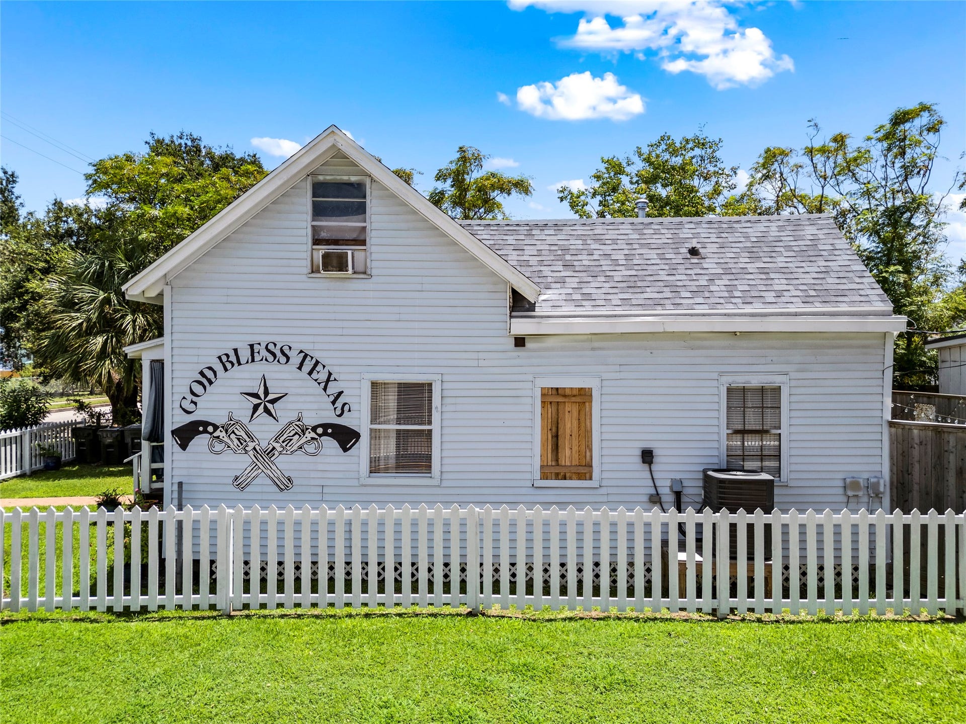 3327 Ursuline Street, Galveston, TX 77550 3327 Ursuline Street, Galveston, TX 77550