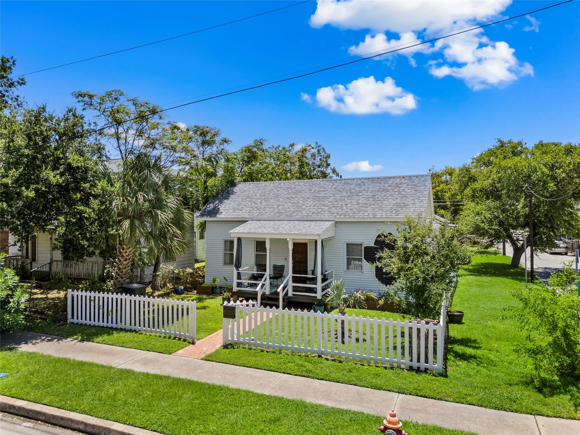 3327 Ursuline Street, Galveston, TX 77550 3327 Ursuline Street, Galveston, TX 77550