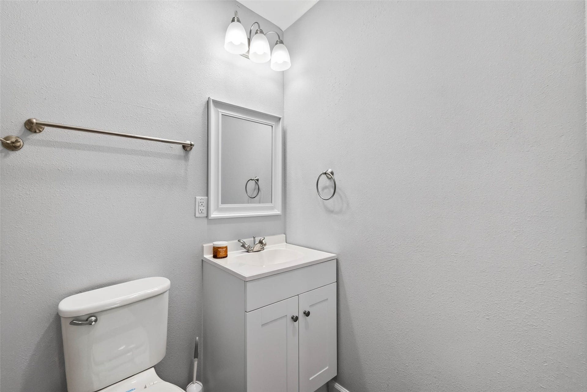 1240 Ross Street, La Marque, TX 77568 Second Bathroom