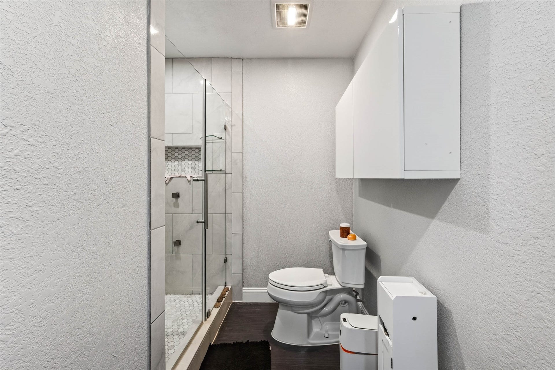 1240 Ross Street, La Marque, TX 77568 Master Bathroom